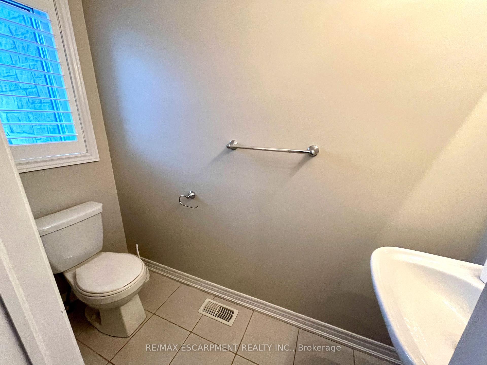 Photo 10 of 7 Pinot Crescent, Hamilton, Fruitland — HOMEH