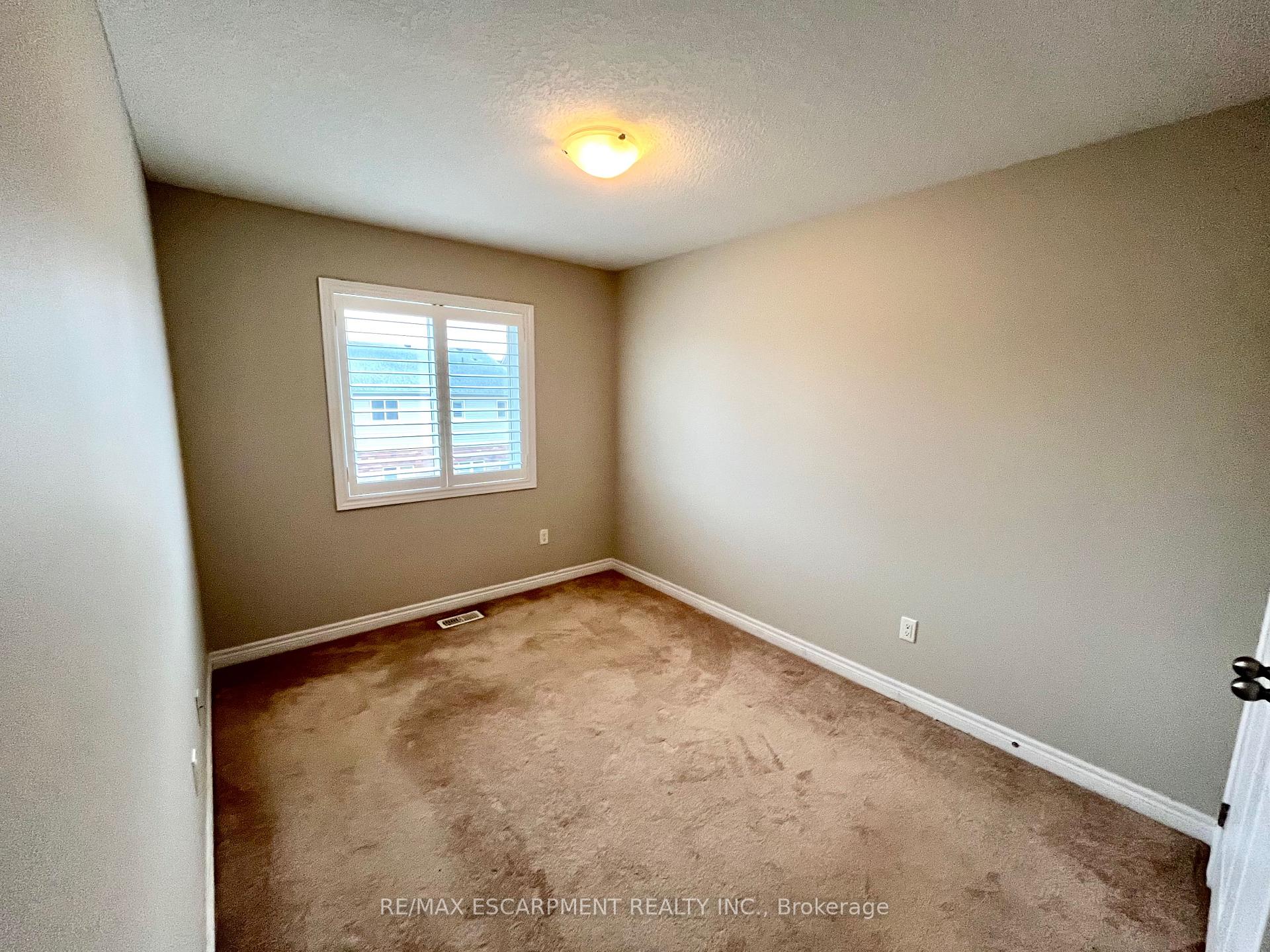 Photo 17 of 7 Pinot Crescent, Hamilton, Fruitland — HOMEH