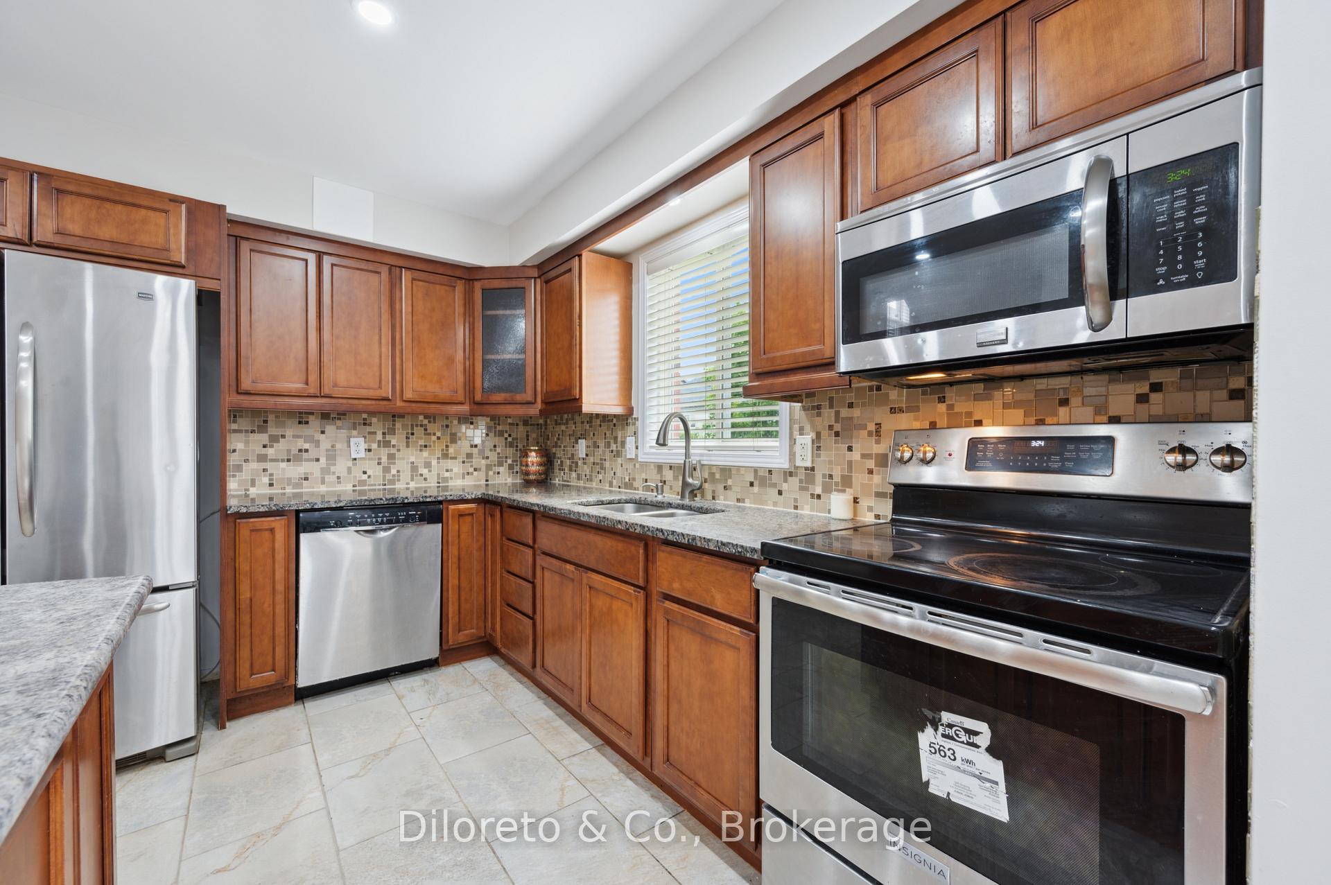 Photo 13 of 159 Lynch Circle, Guelph, Pineridge/Westminster Woods — HOMEH