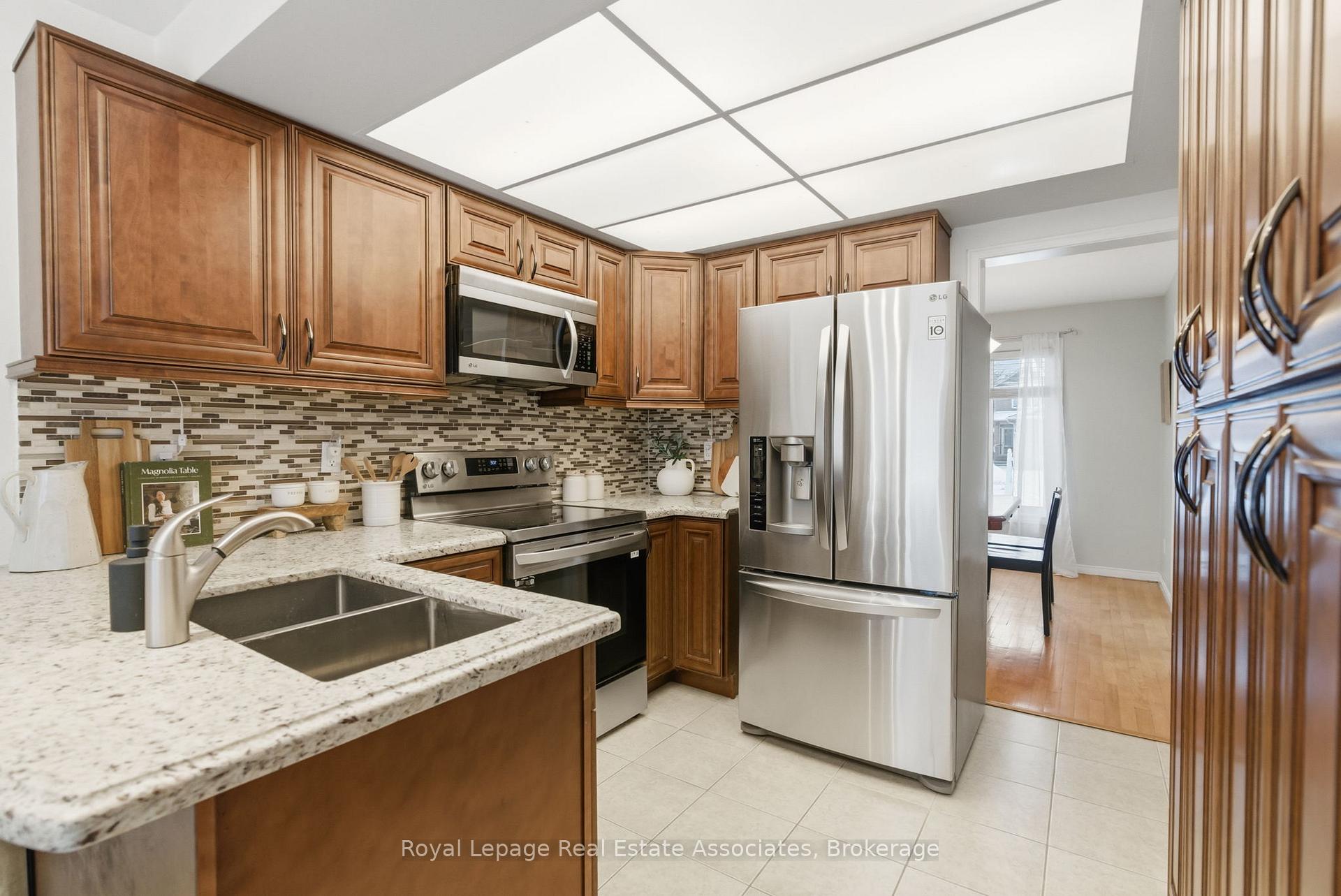 Photo 16 of 38 Bluebell Crescent, Whitby, Lynde Creek — HOMEH