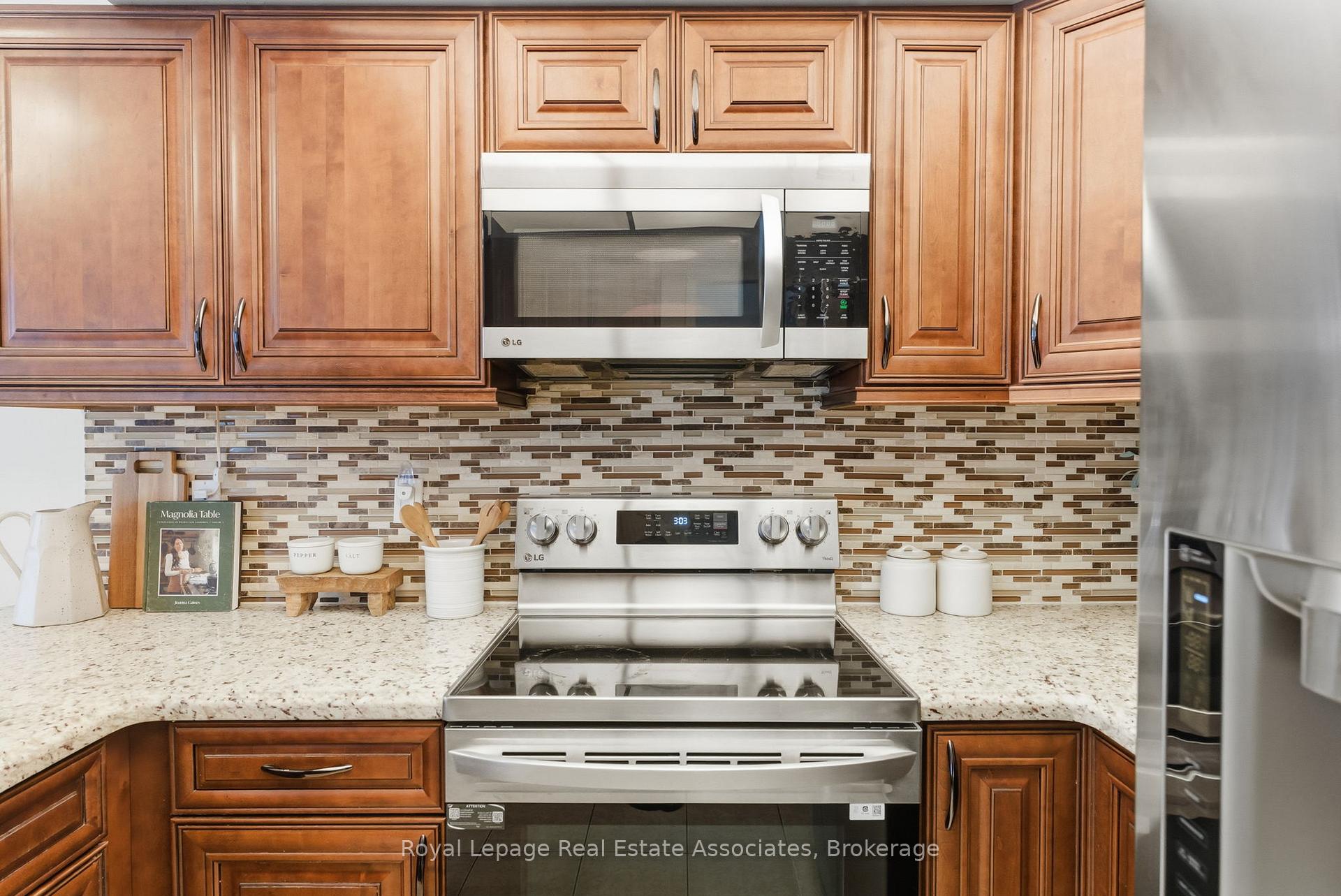 Photo 18 of 38 Bluebell Crescent, Whitby, Lynde Creek — HOMEH