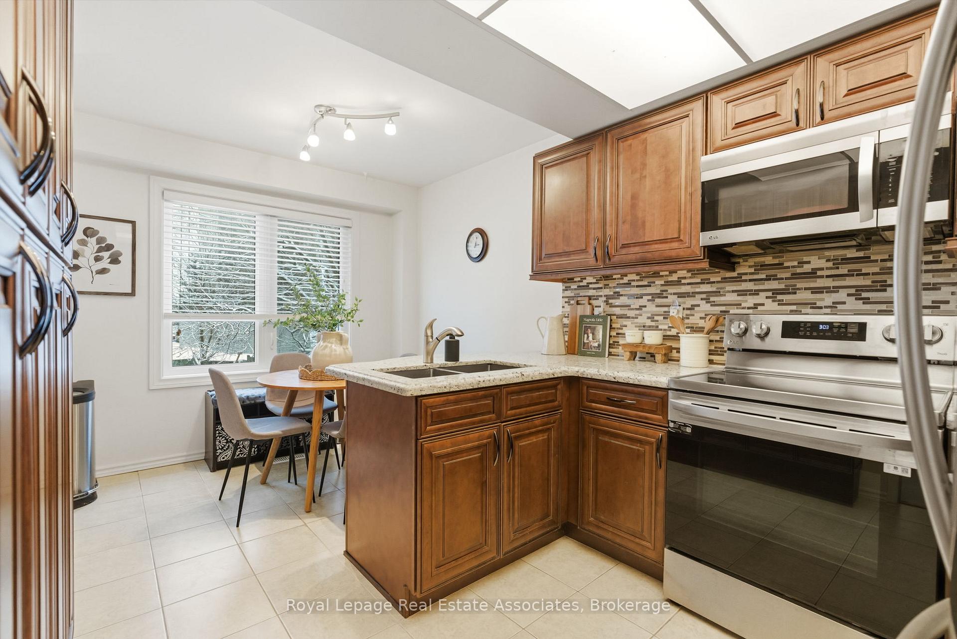 Photo 19 of 38 Bluebell Crescent, Whitby, Lynde Creek — HOMEH