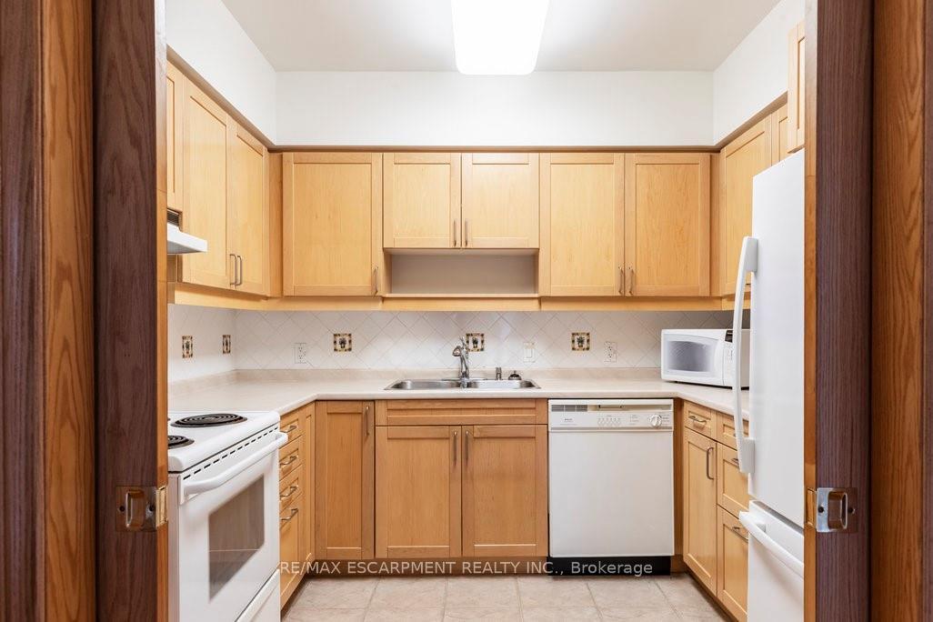 Photo 8 of Unit 604, 77 Governors Road, Hamilton, Dundas — HOMEH