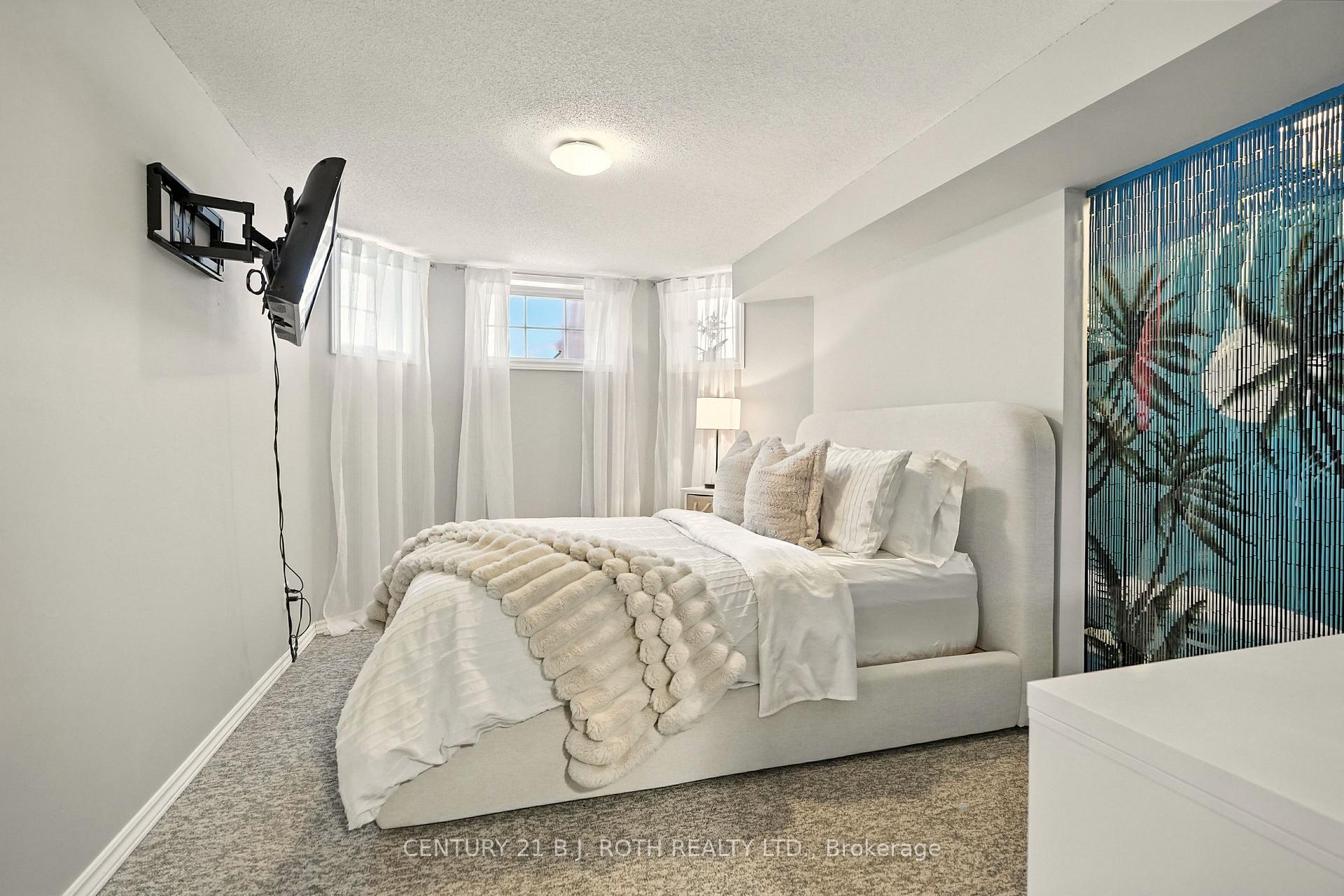 Photo 49 of 55 Holly Meadow Road, Barrie, Holly — HOMEH