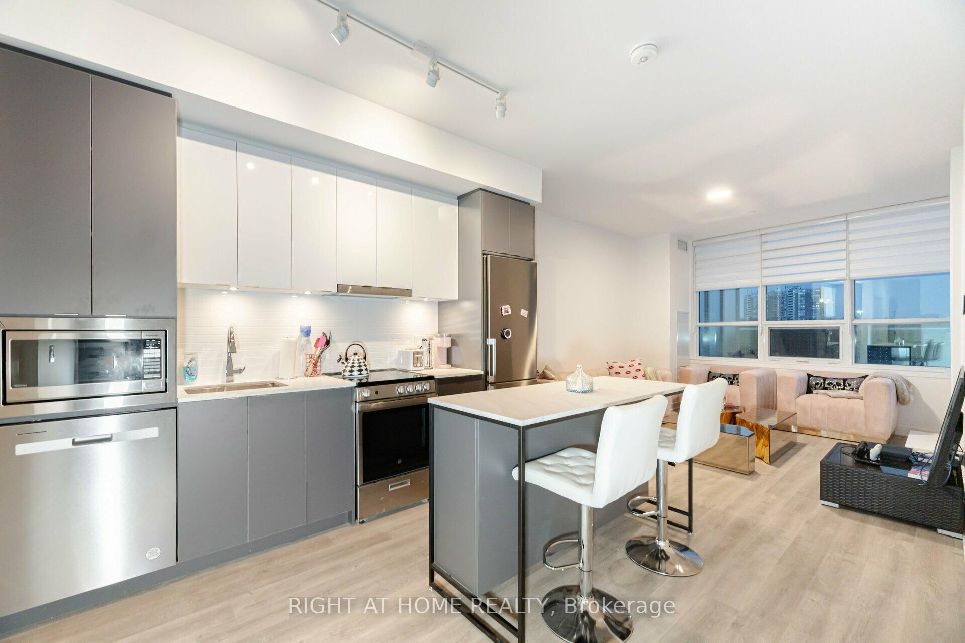 Photo 1 of Unit B-226, 50 Upper MAll Way, Vaughan, Brownridge — HOMEH