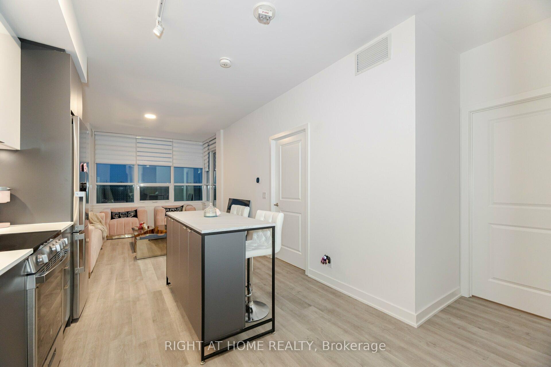 Photo 7 of Unit B-226, 50 Upper MAll Way, Vaughan, Brownridge — HOMEH