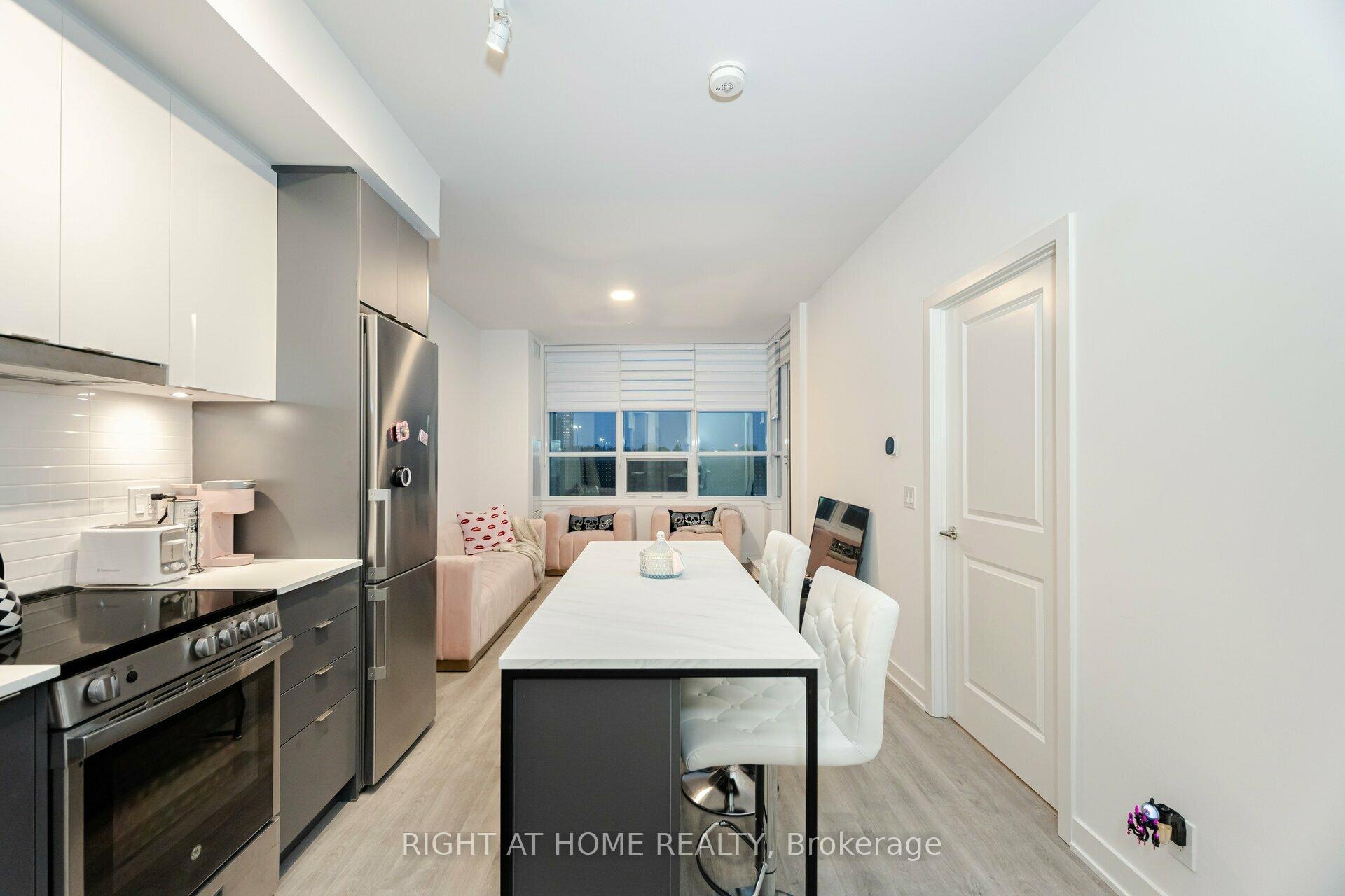 Photo 8 of Unit B-226, 50 Upper MAll Way, Vaughan, Brownridge — HOMEH