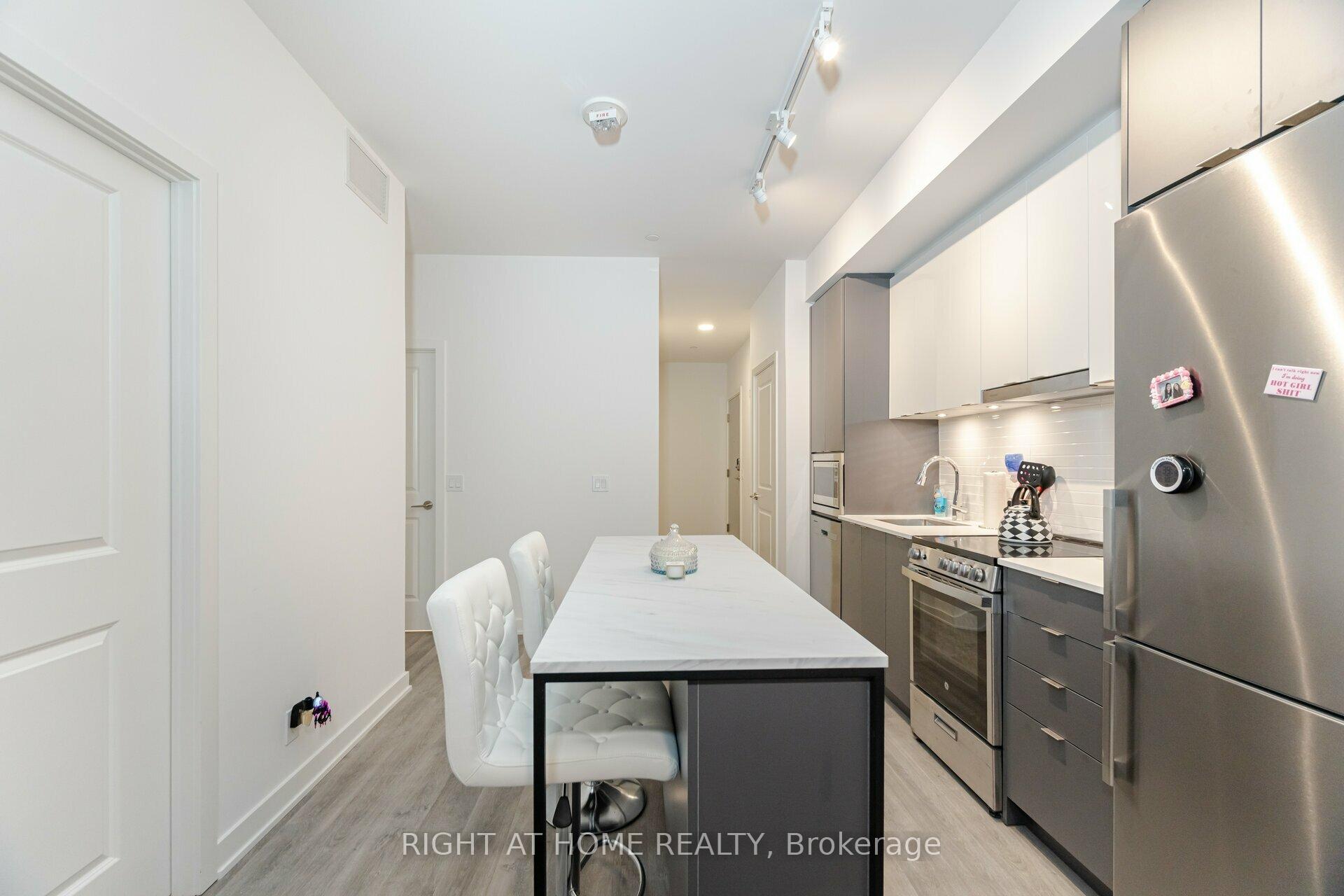 Photo 10 of Unit B-226, 50 Upper MAll Way, Vaughan, Brownridge — HOMEH