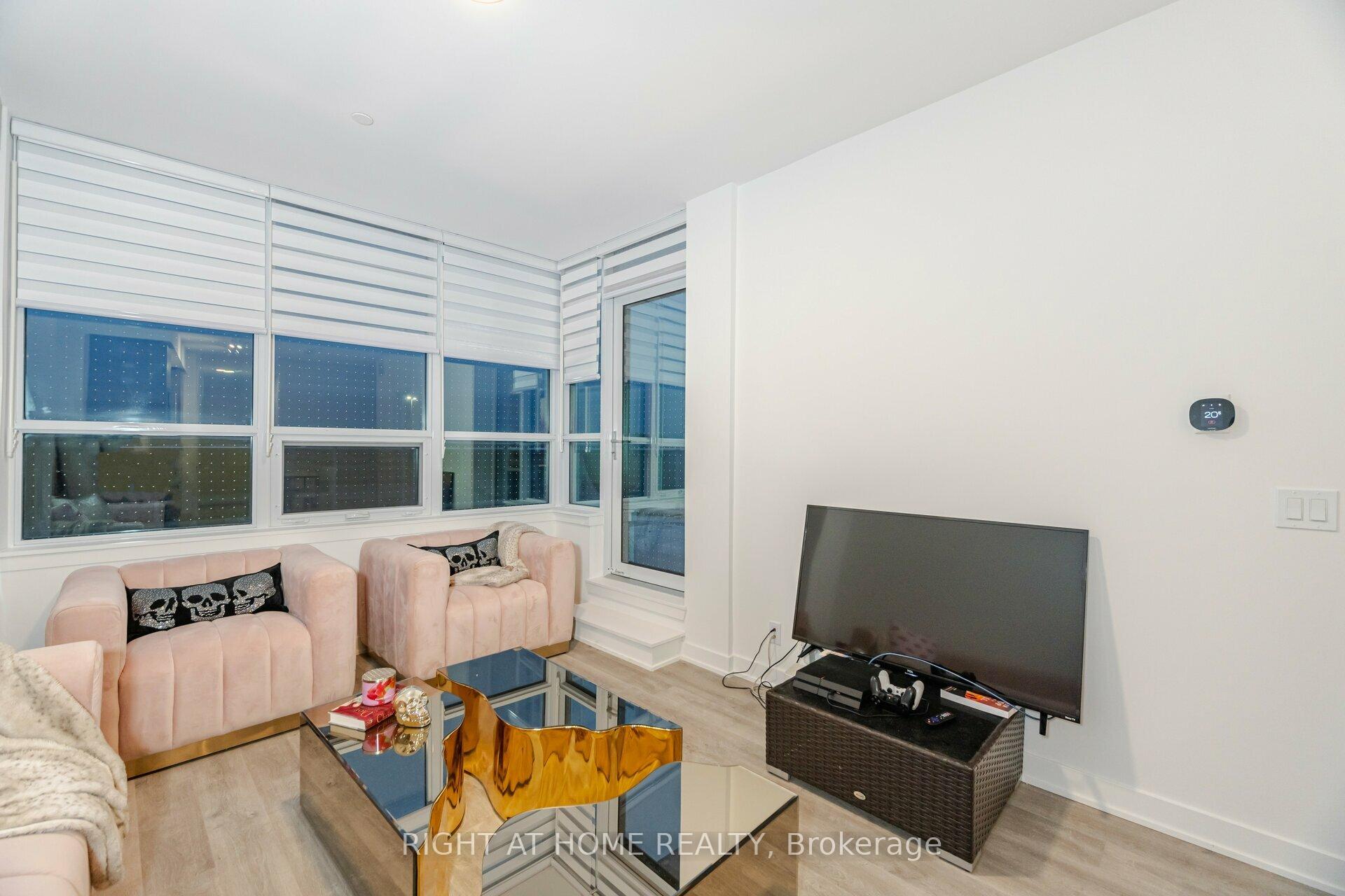 Photo 12 of Unit B-226, 50 Upper MAll Way, Vaughan, Brownridge — HOMEH