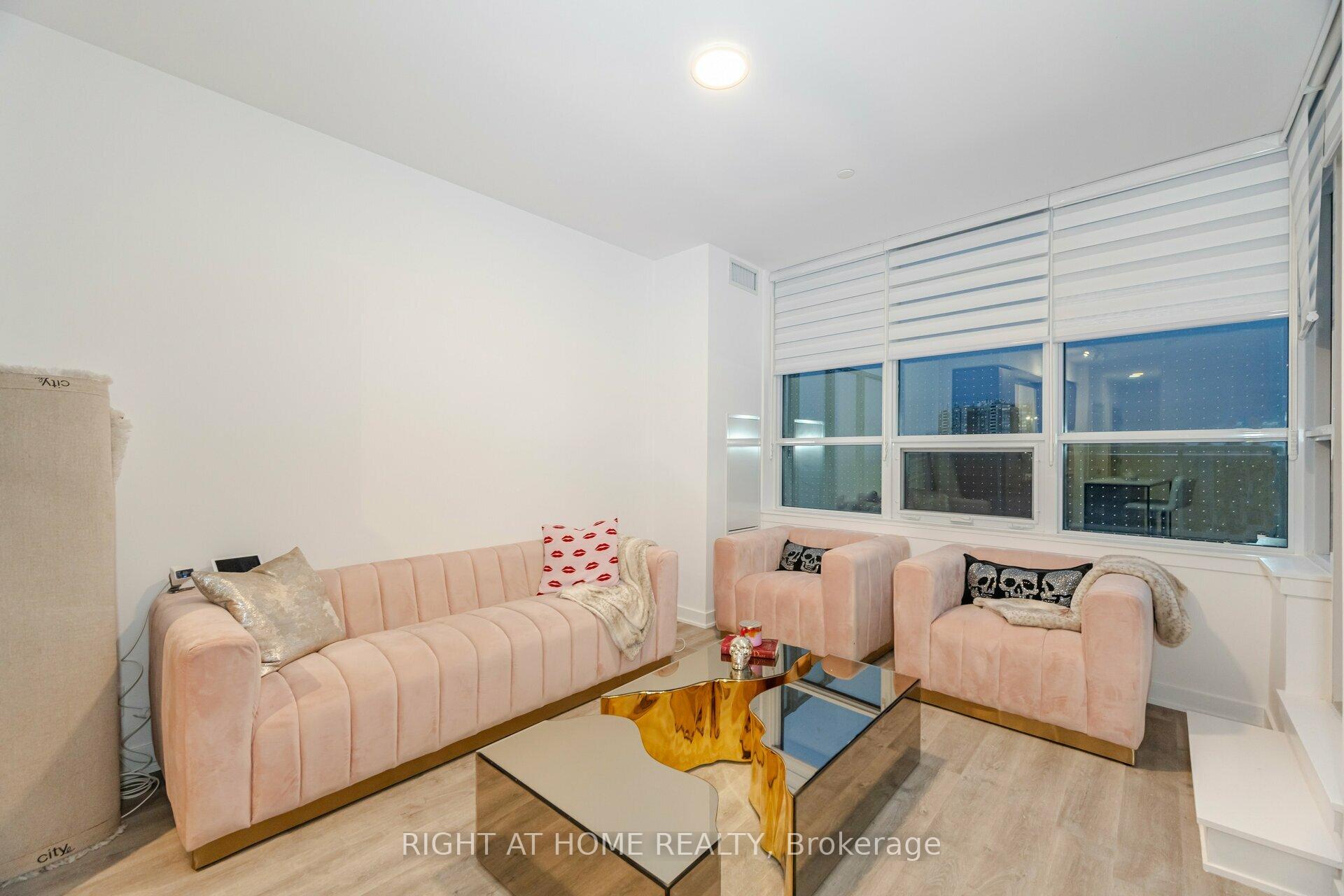 Photo 13 of Unit B-226, 50 Upper MAll Way, Vaughan, Brownridge — HOMEH