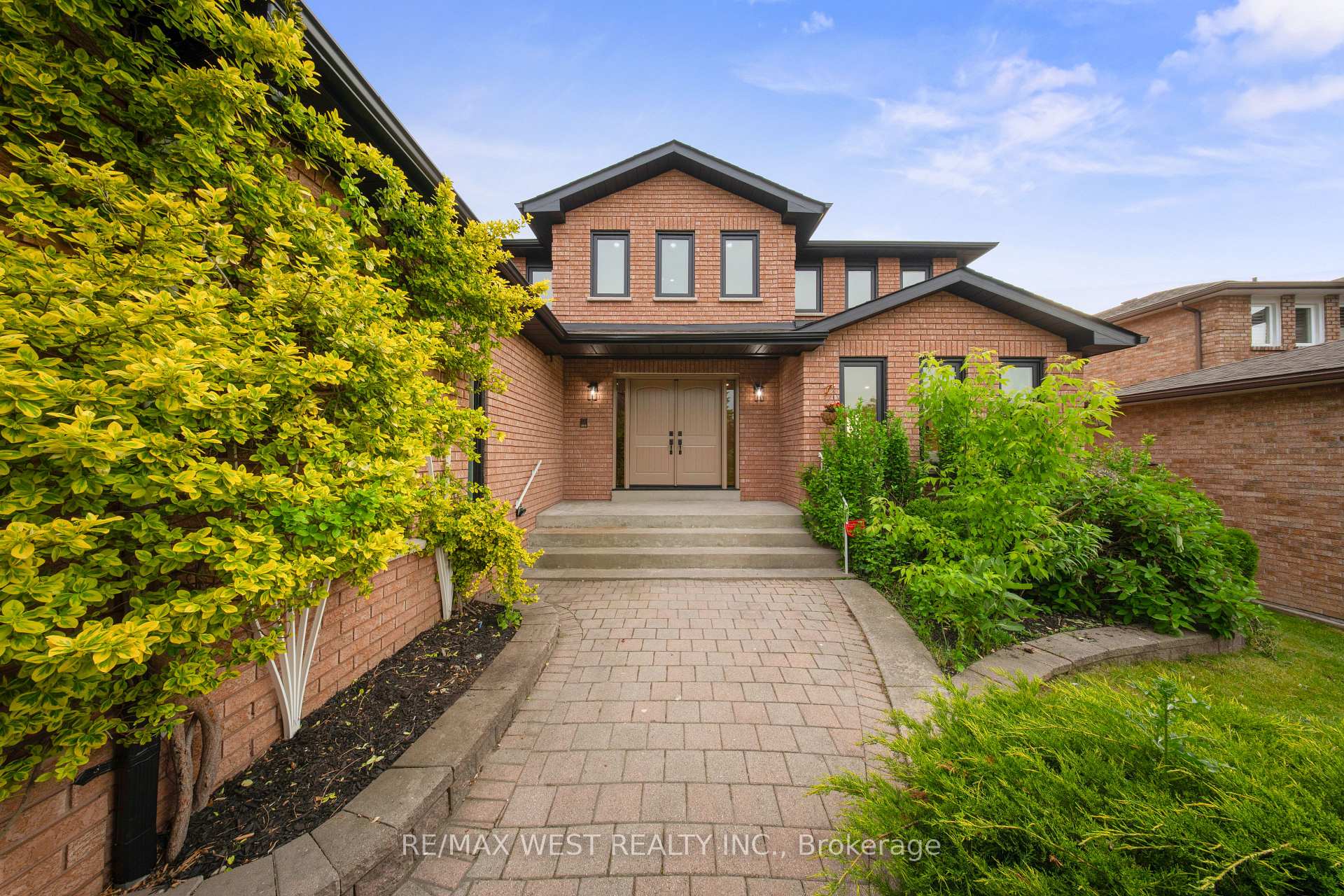 Front of 4 Snowcrest Crescent
