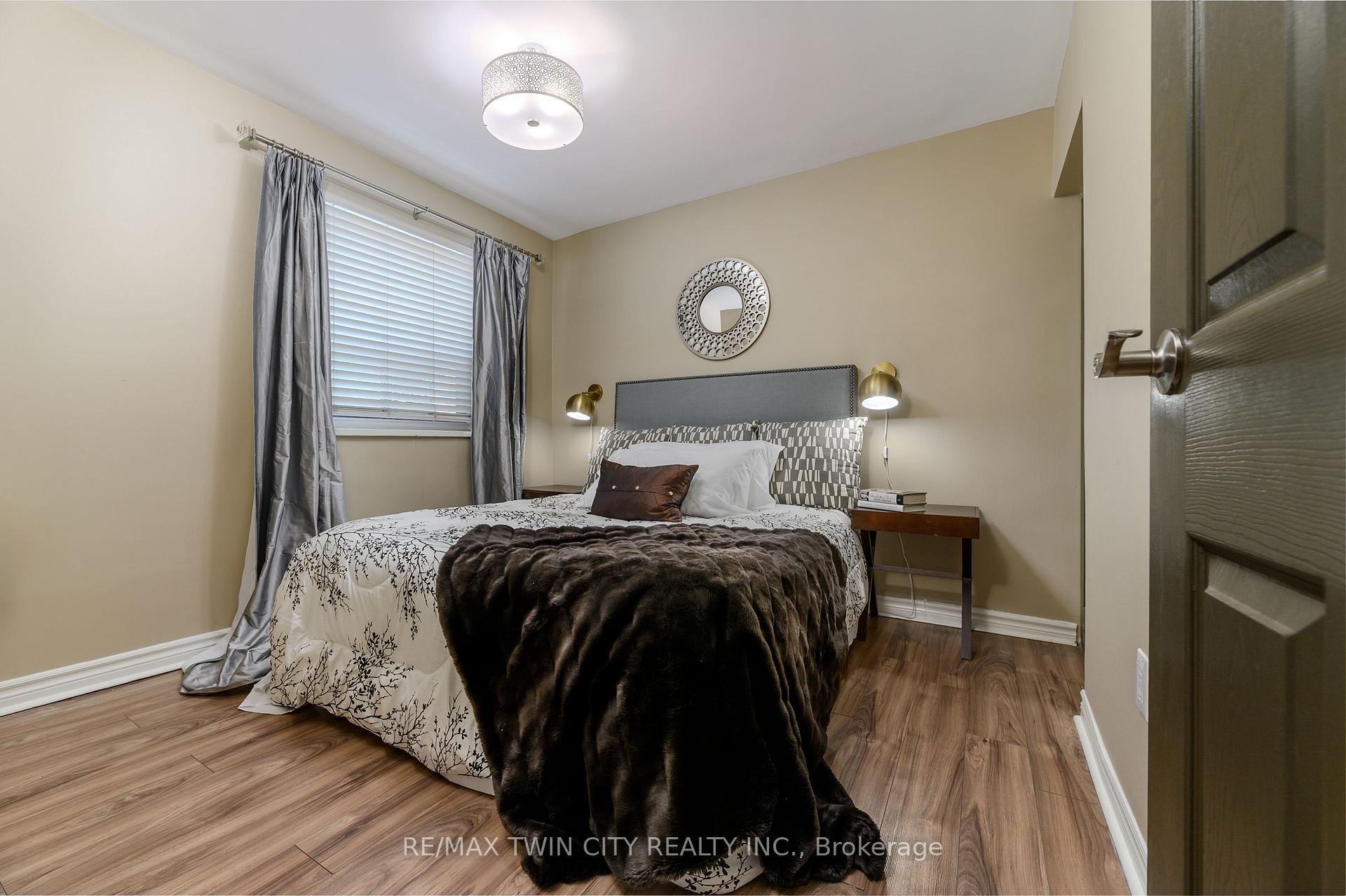 Photo 4 of Unit 504, 200 Charlton Avenue E, Hamilton, Corktown — HOMEH