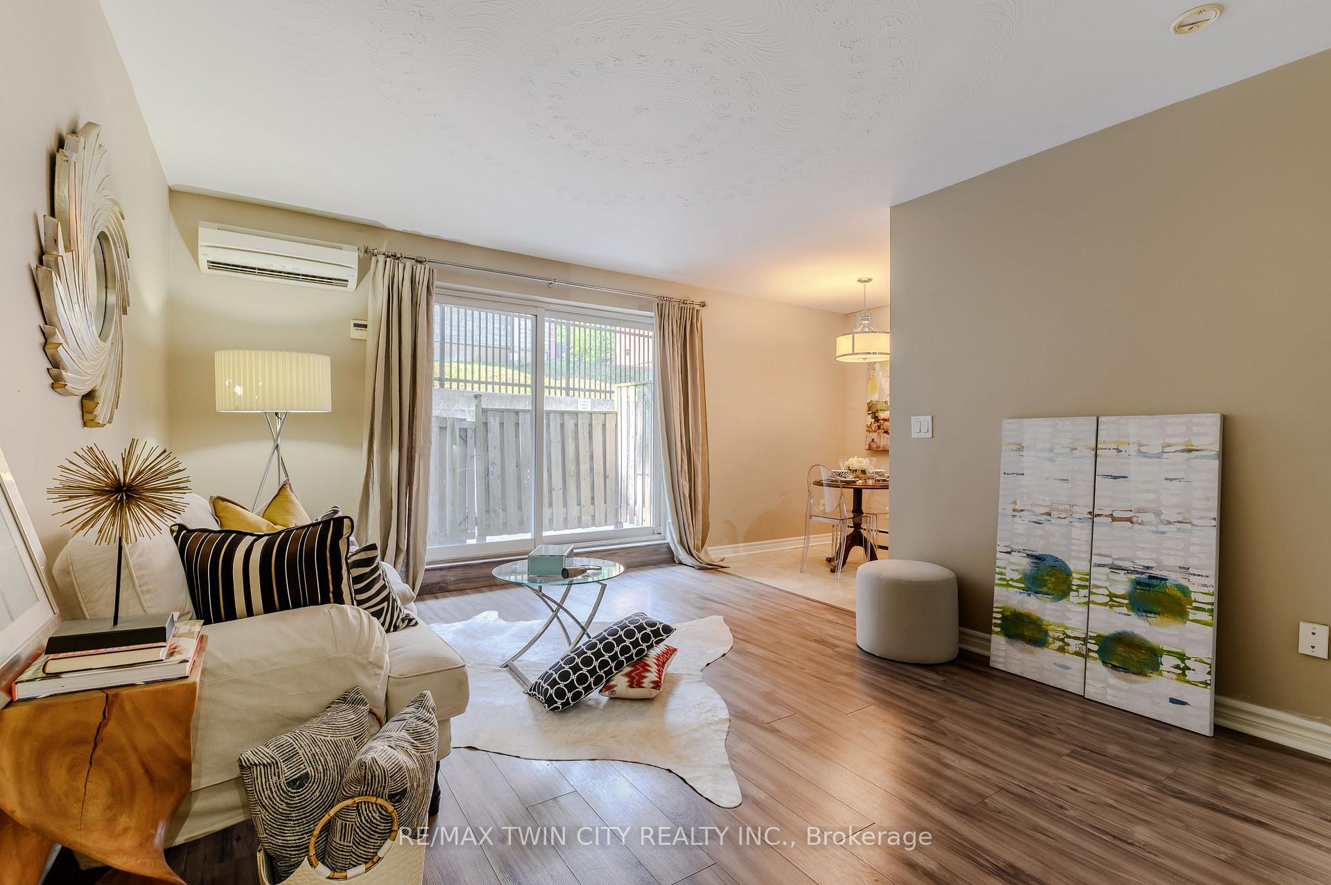 Photo 5 of Unit 504, 200 Charlton Avenue E, Hamilton, Corktown — HOMEH