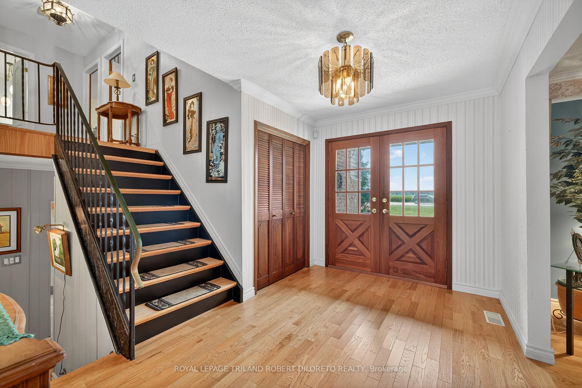 Photo 10 of 6186 Egremont Drive, Middlesex Centre, Rural Middlesex Centre — HOMEH