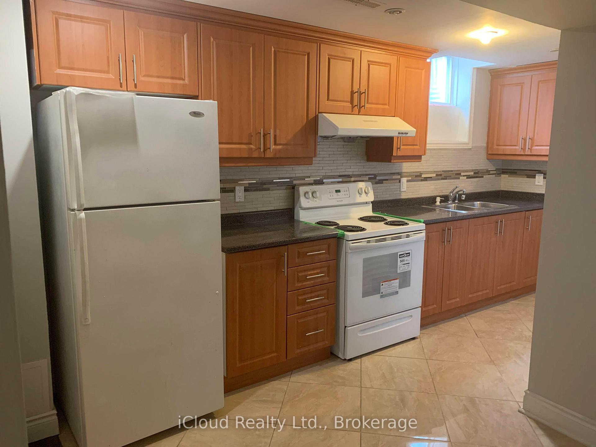 Photo 2 of 564 Fernforest Drive, Brampton, Sandringham-Wellington — HOMEH