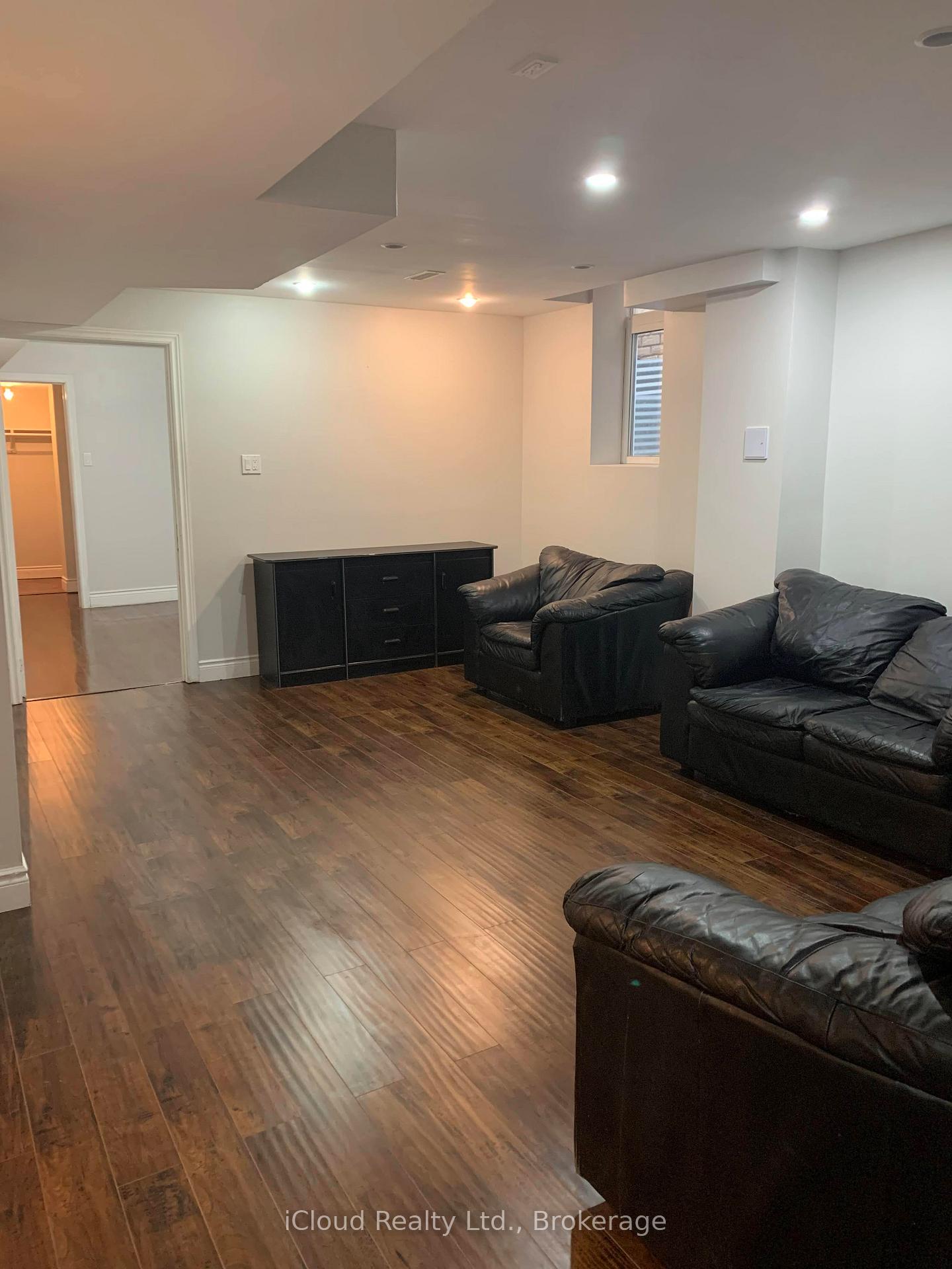 Photo 5 of 564 Fernforest Drive, Brampton, Sandringham-Wellington — HOMEH