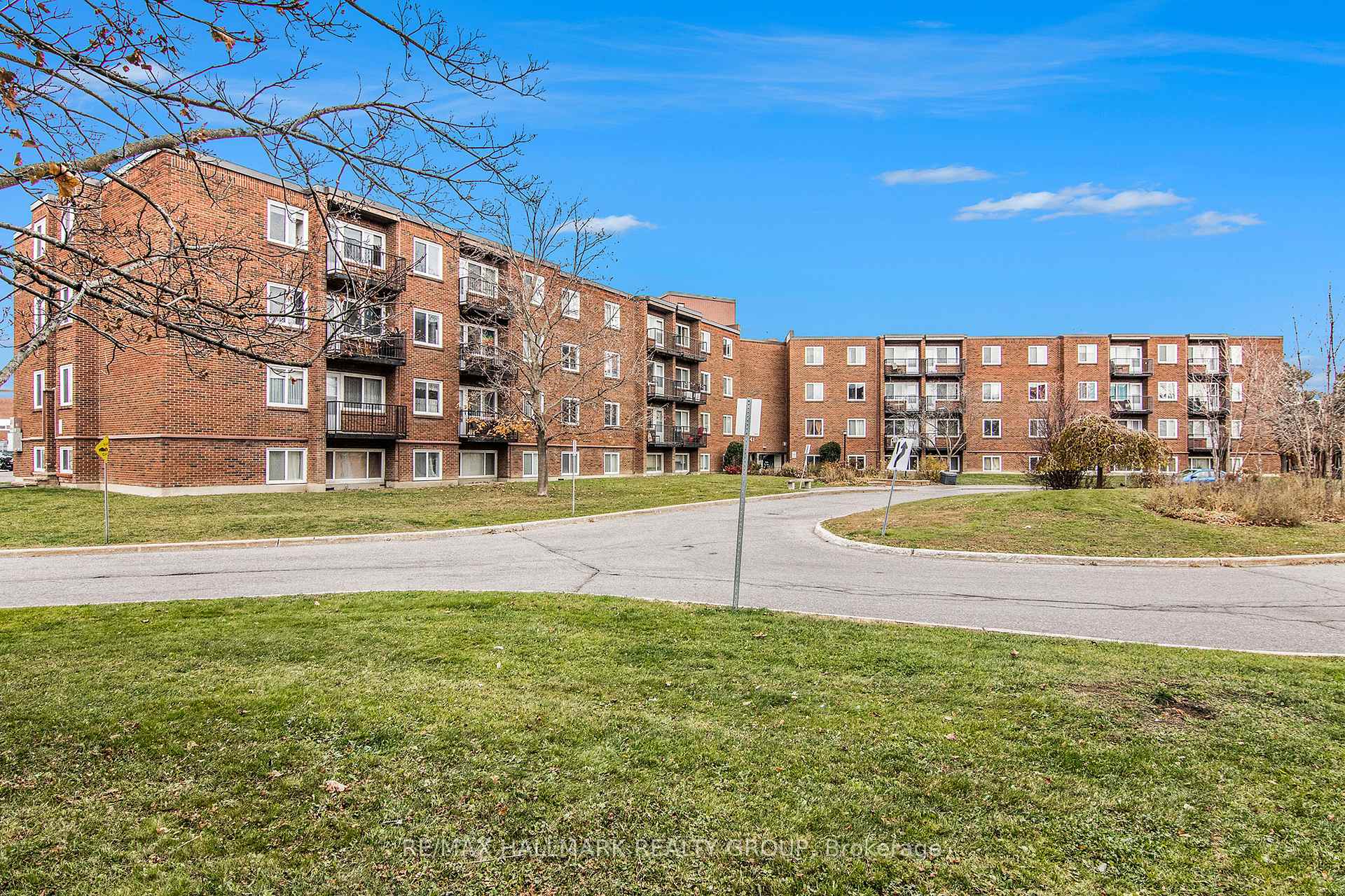 Photo 2 of Unit 203C, 2041 Arrowsmith Dr., Ottawa, Beacon Hill South — HOMEH