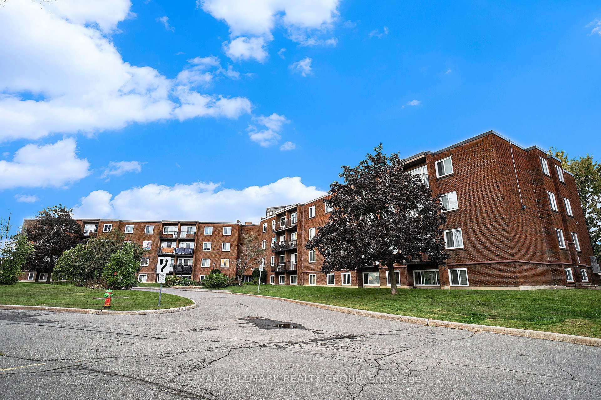Photo 3 of Unit 203C, 2041 Arrowsmith Dr., Ottawa, Beacon Hill South — HOMEH
