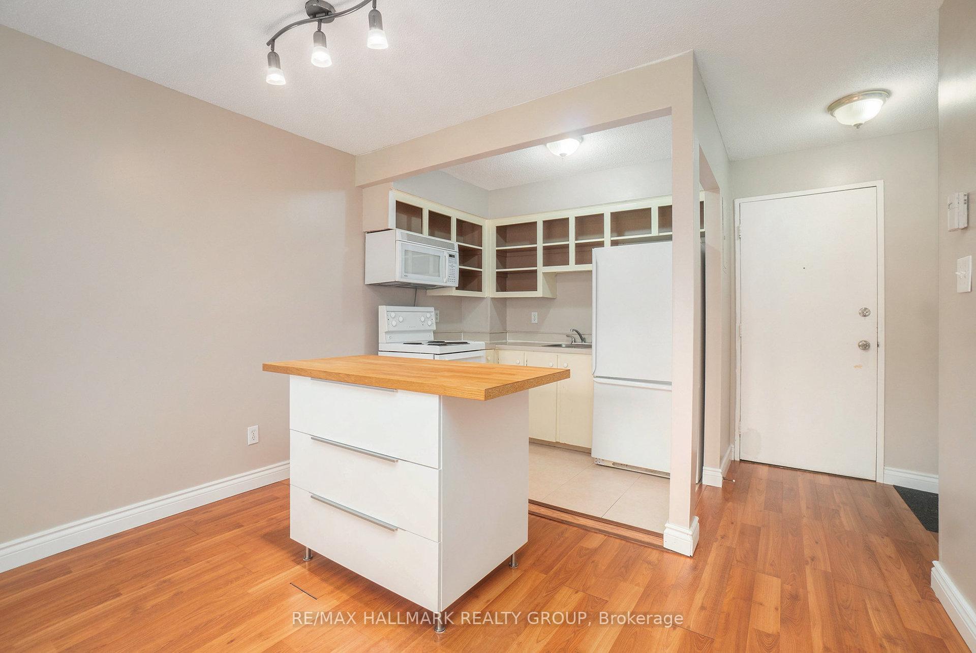 Photo 7 of Unit 203C, 2041 Arrowsmith Dr., Ottawa, Beacon Hill South — HOMEH
