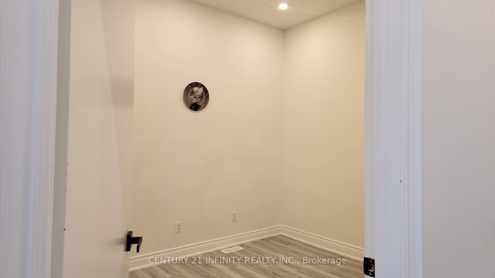 Photo 5 of 136 Simcoe Street S, Oshawa, Central — HOMEH