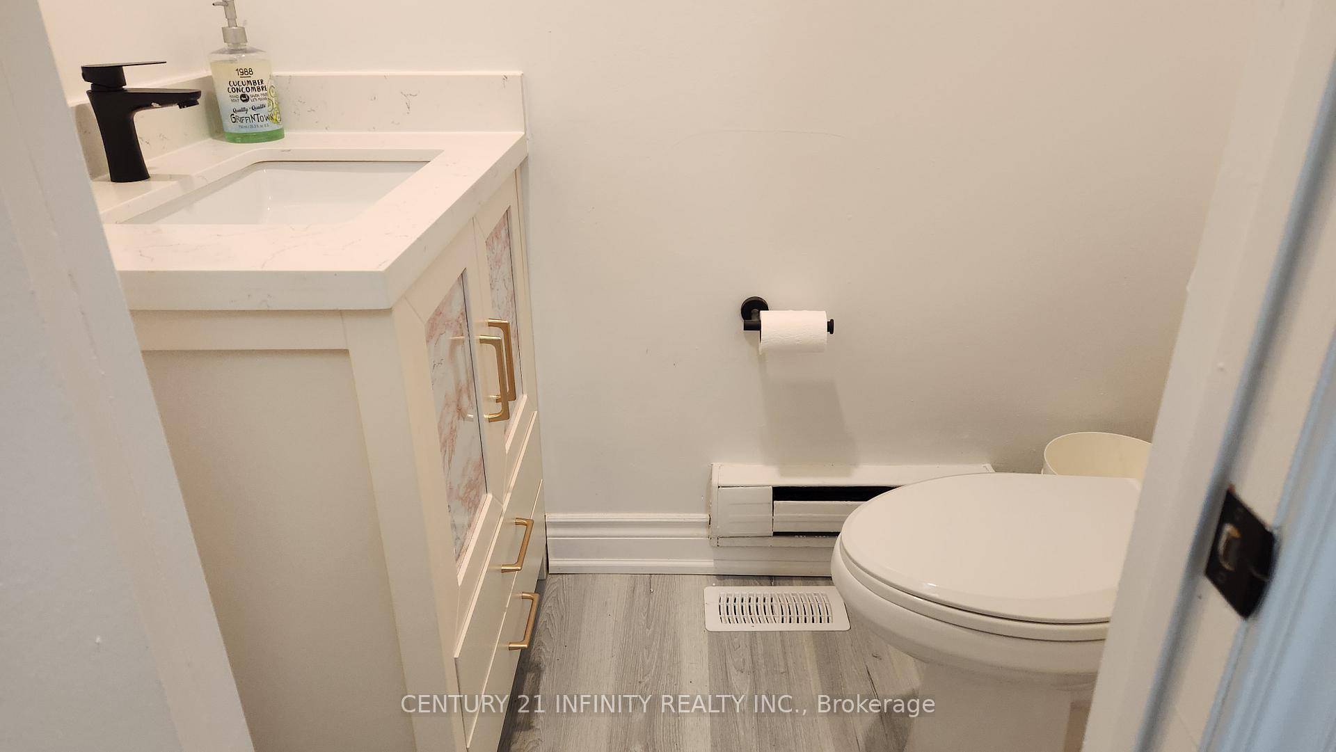 Photo 11 of 136 Simcoe Street S, Oshawa, Central — HOMEH