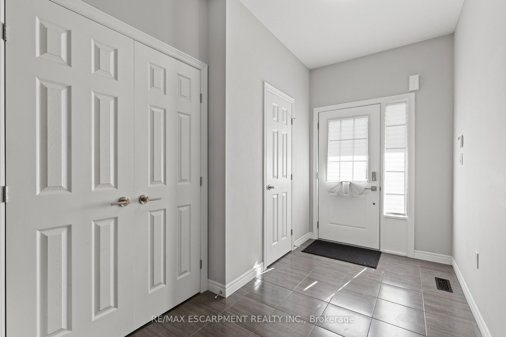 Photo 9 of 23 Zoe Lane, Hamilton, Rural Glanbrook — HOMEH
