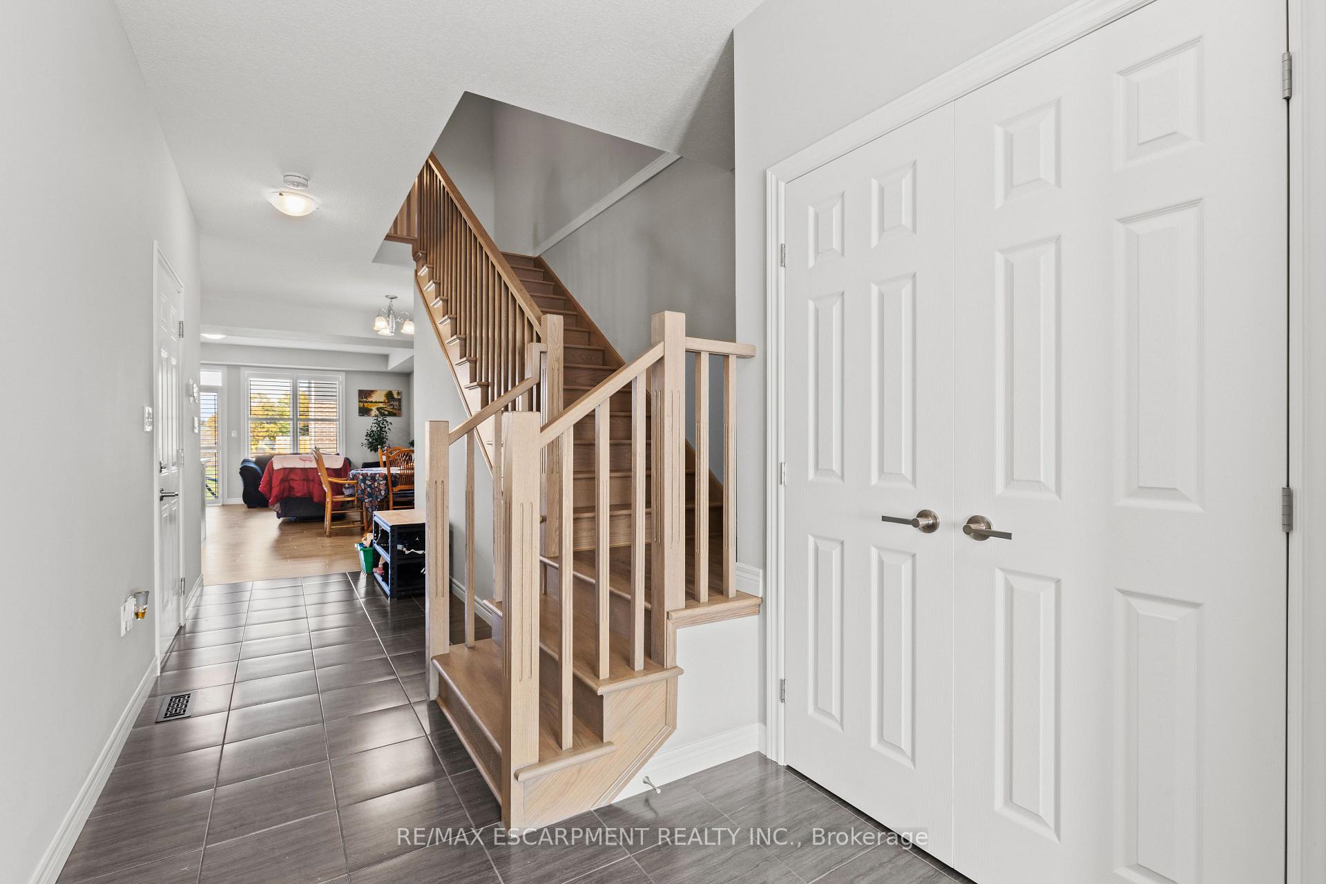 Photo 10 of 23 Zoe Lane, Hamilton, Rural Glanbrook — HOMEH