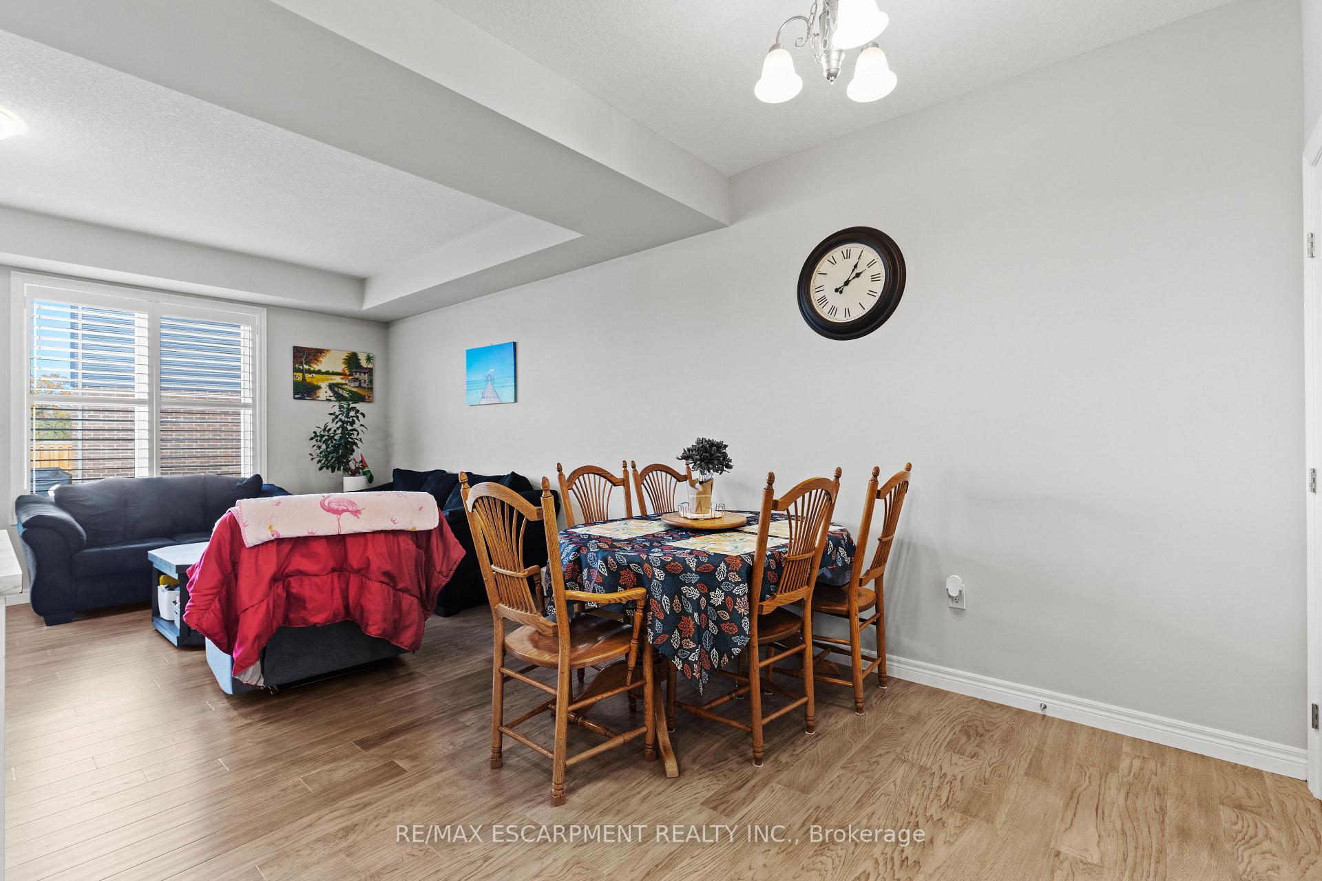 Photo 11 of 23 Zoe Lane, Hamilton, Rural Glanbrook — HOMEH