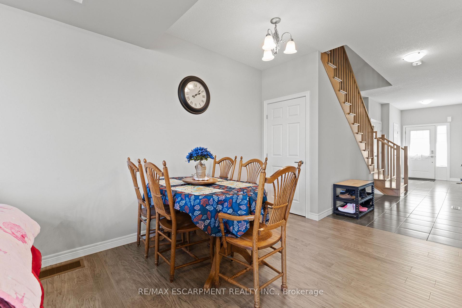 Photo 12 of 23 Zoe Lane, Hamilton, Rural Glanbrook — HOMEH