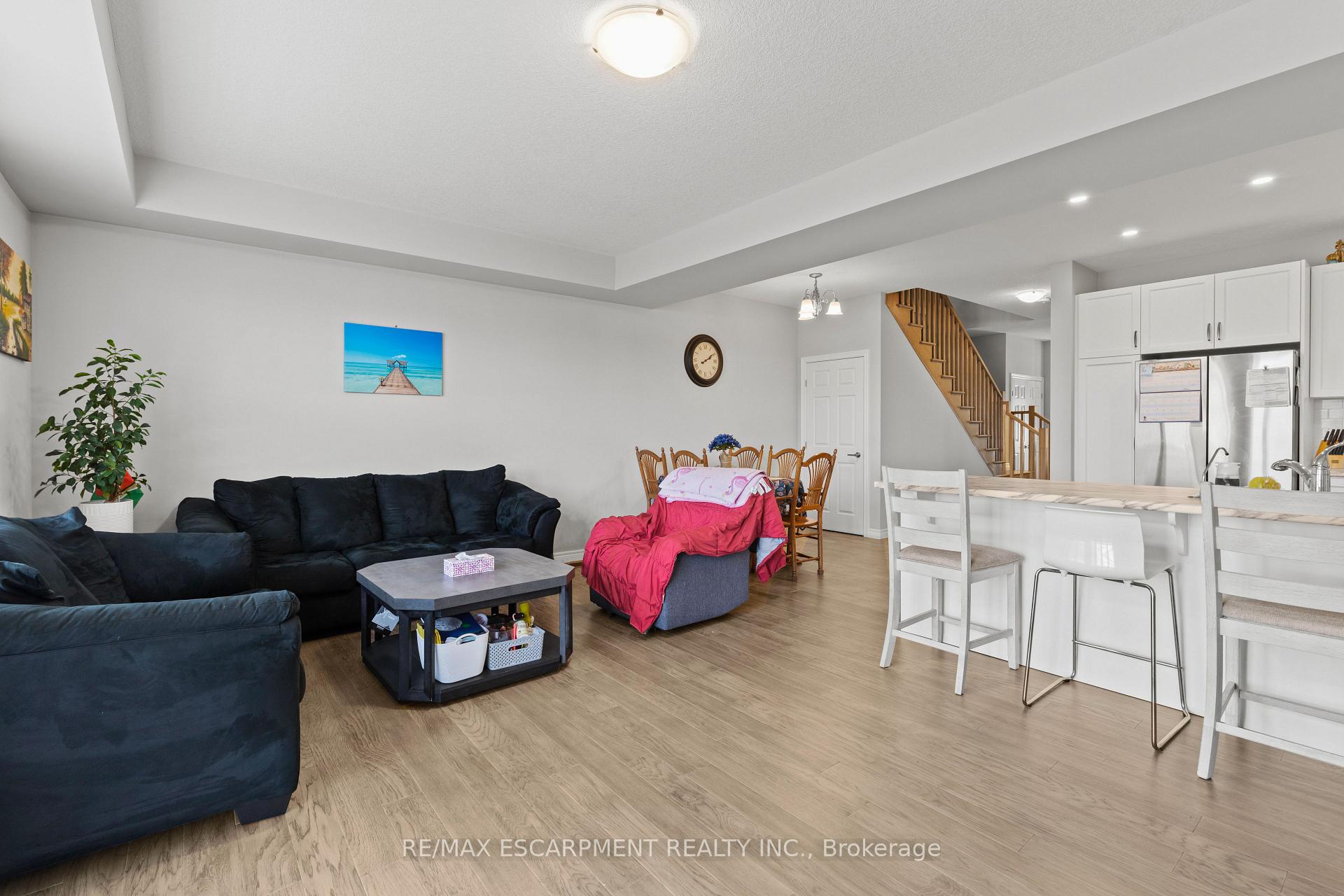 Photo 13 of 23 Zoe Lane, Hamilton, Rural Glanbrook — HOMEH