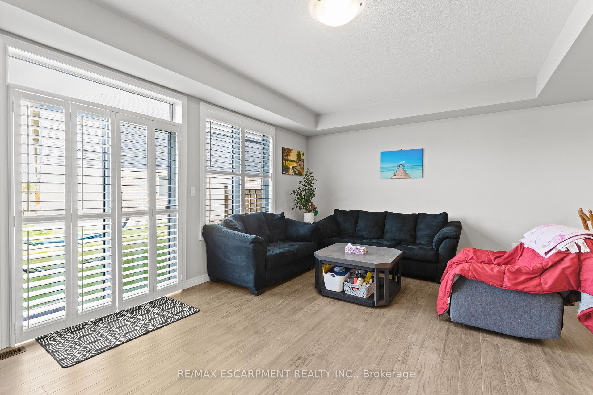 Photo 14 of 23 Zoe Lane, Hamilton, Rural Glanbrook — HOMEH