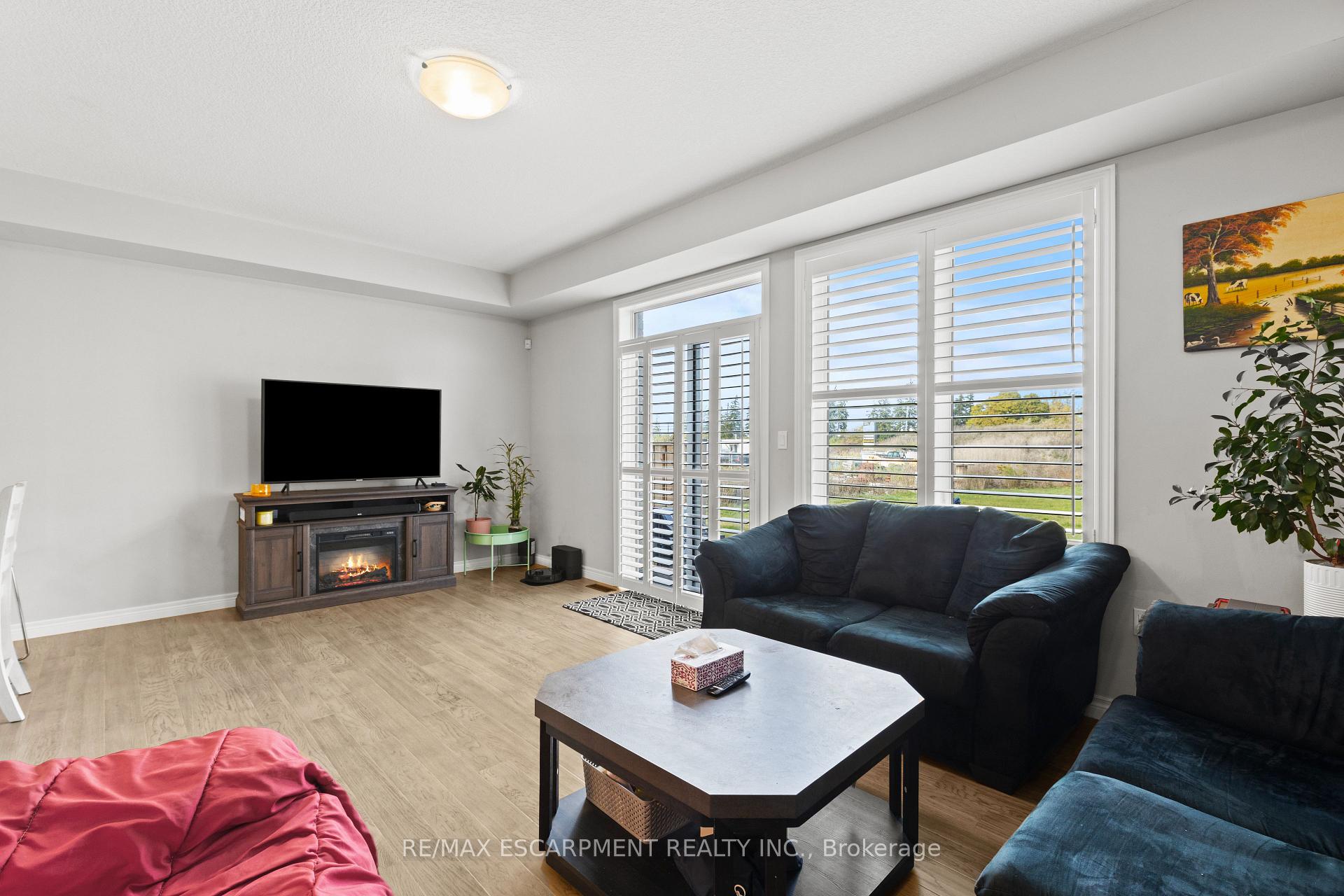 Photo 15 of 23 Zoe Lane, Hamilton, Rural Glanbrook — HOMEH