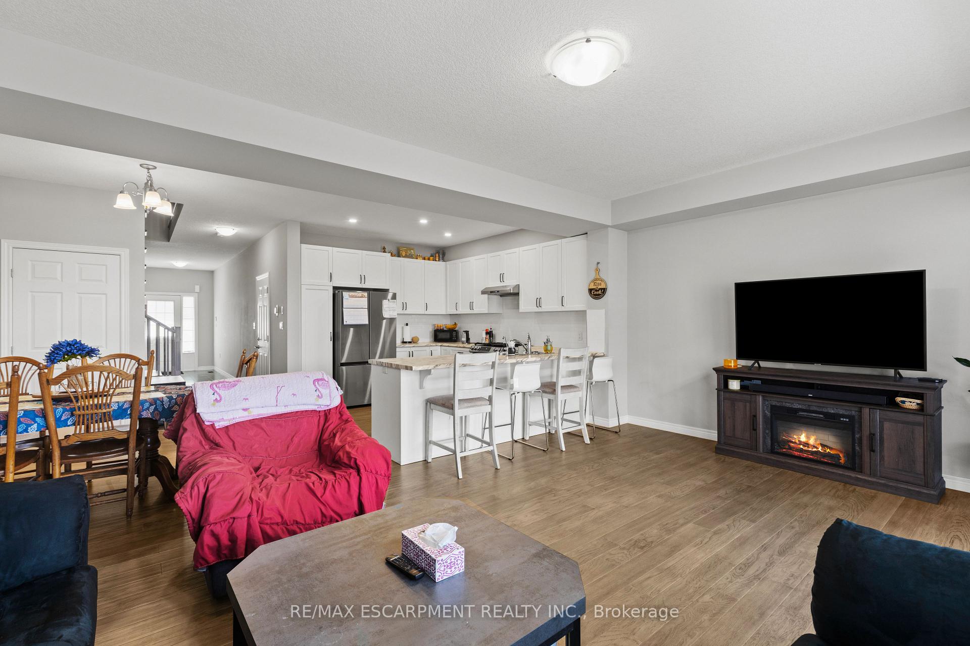 Photo 16 of 23 Zoe Lane, Hamilton, Rural Glanbrook — HOMEH
