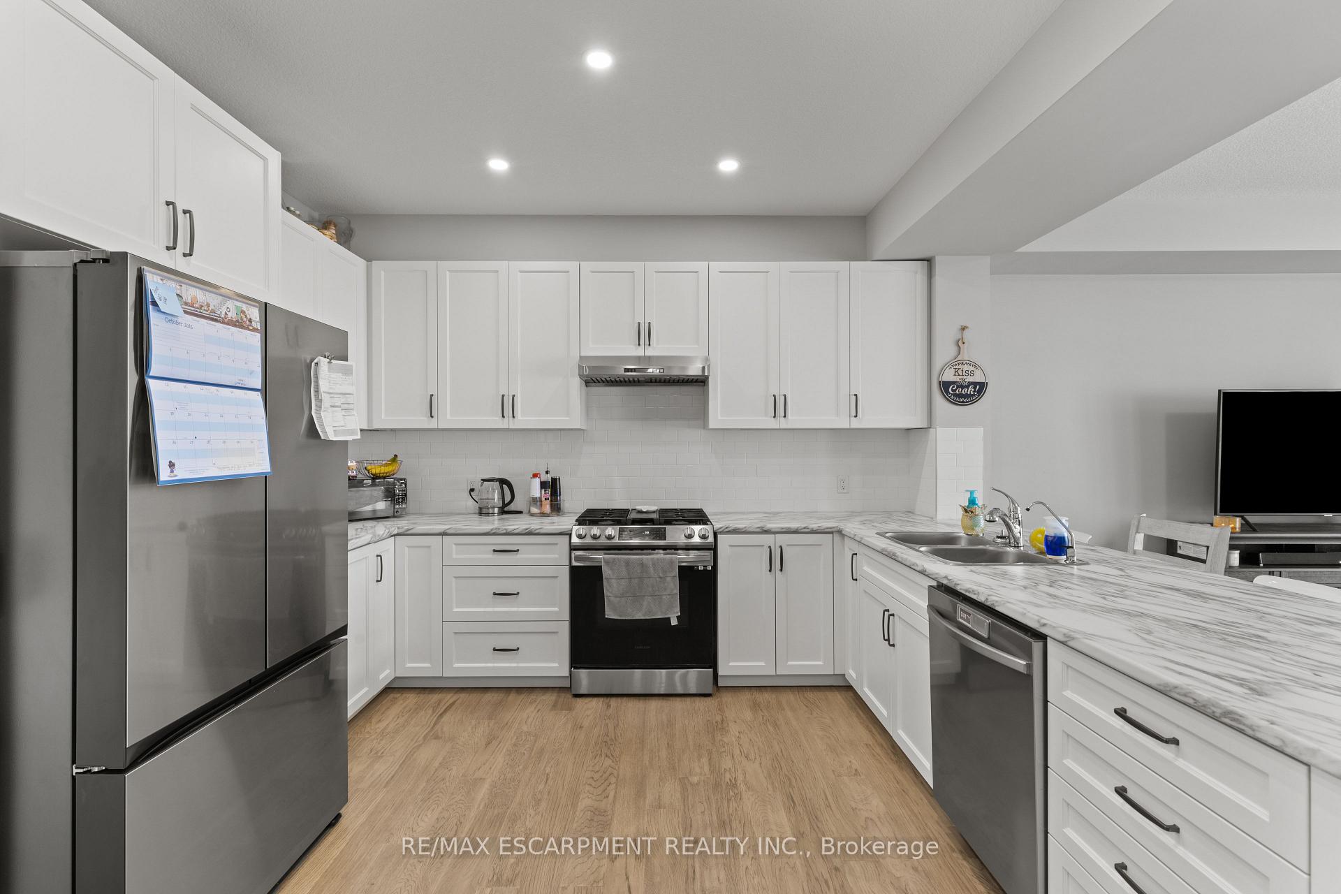 Photo 18 of 23 Zoe Lane, Hamilton, Rural Glanbrook — HOMEH