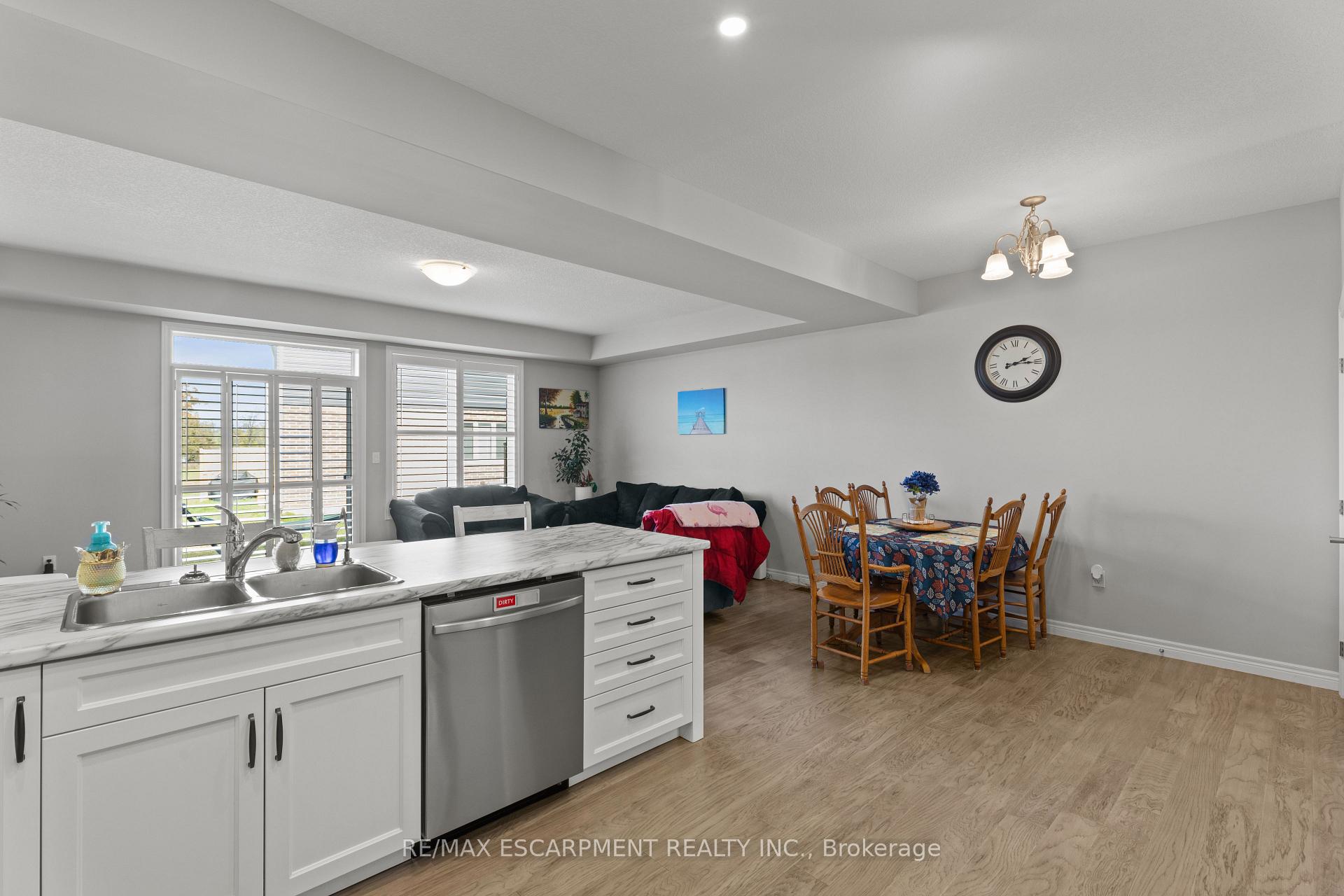 Photo 21 of 23 Zoe Lane, Hamilton, Rural Glanbrook — HOMEH