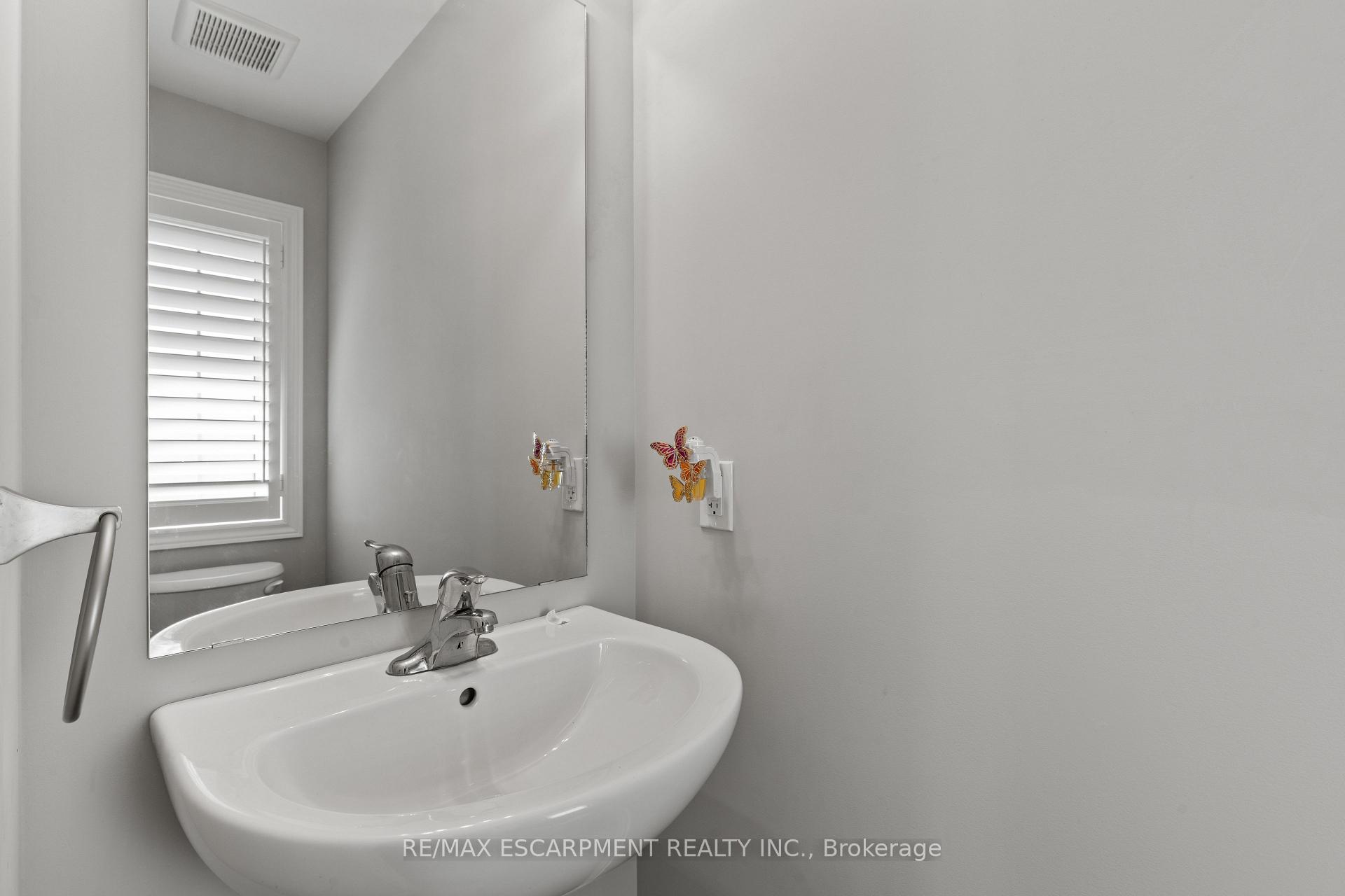 Photo 22 of 23 Zoe Lane, Hamilton, Rural Glanbrook — HOMEH