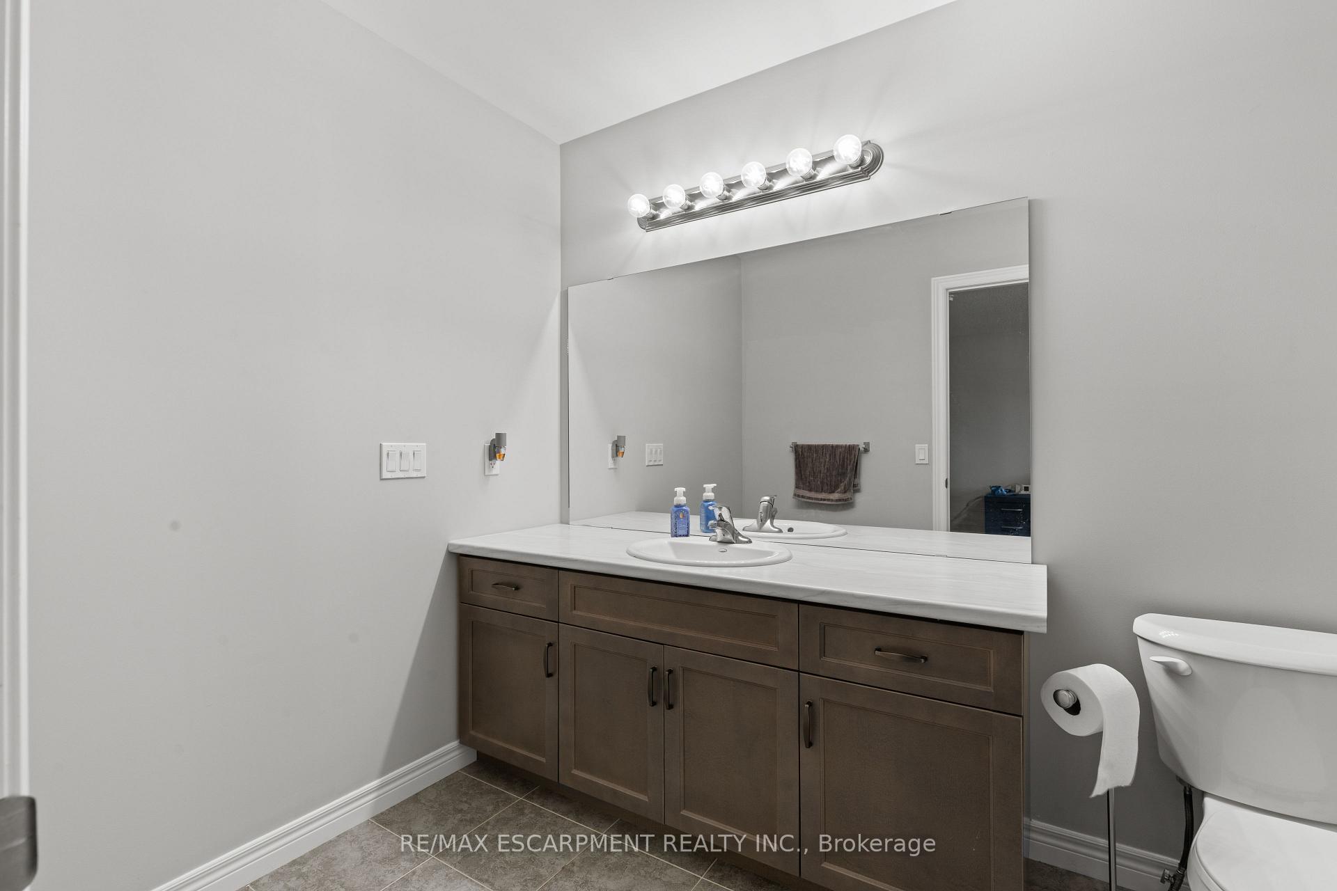 Photo 28 of 23 Zoe Lane, Hamilton, Rural Glanbrook — HOMEH