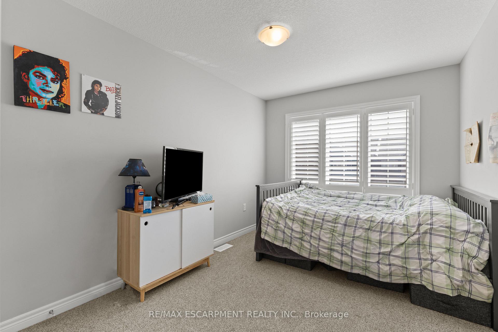 Photo 30 of 23 Zoe Lane, Hamilton, Rural Glanbrook — HOMEH