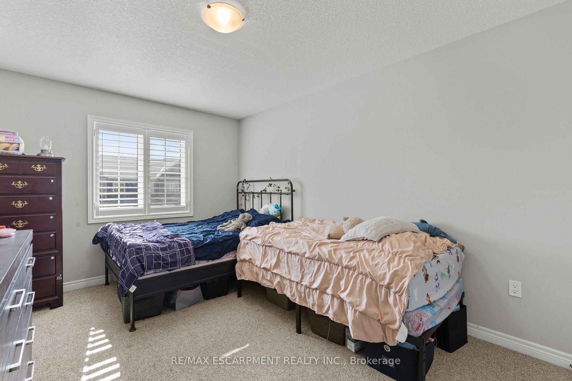 Photo 32 of 23 Zoe Lane, Hamilton, Rural Glanbrook — HOMEH