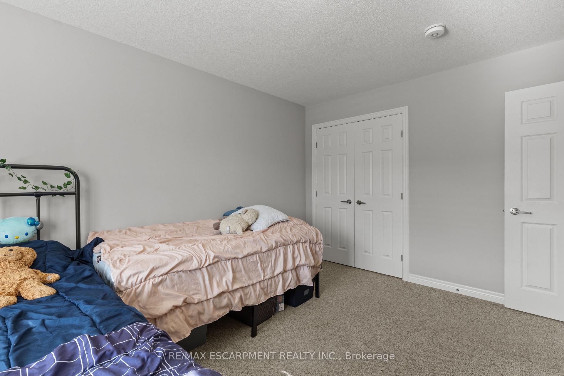 Photo 33 of 23 Zoe Lane, Hamilton, Rural Glanbrook — HOMEH