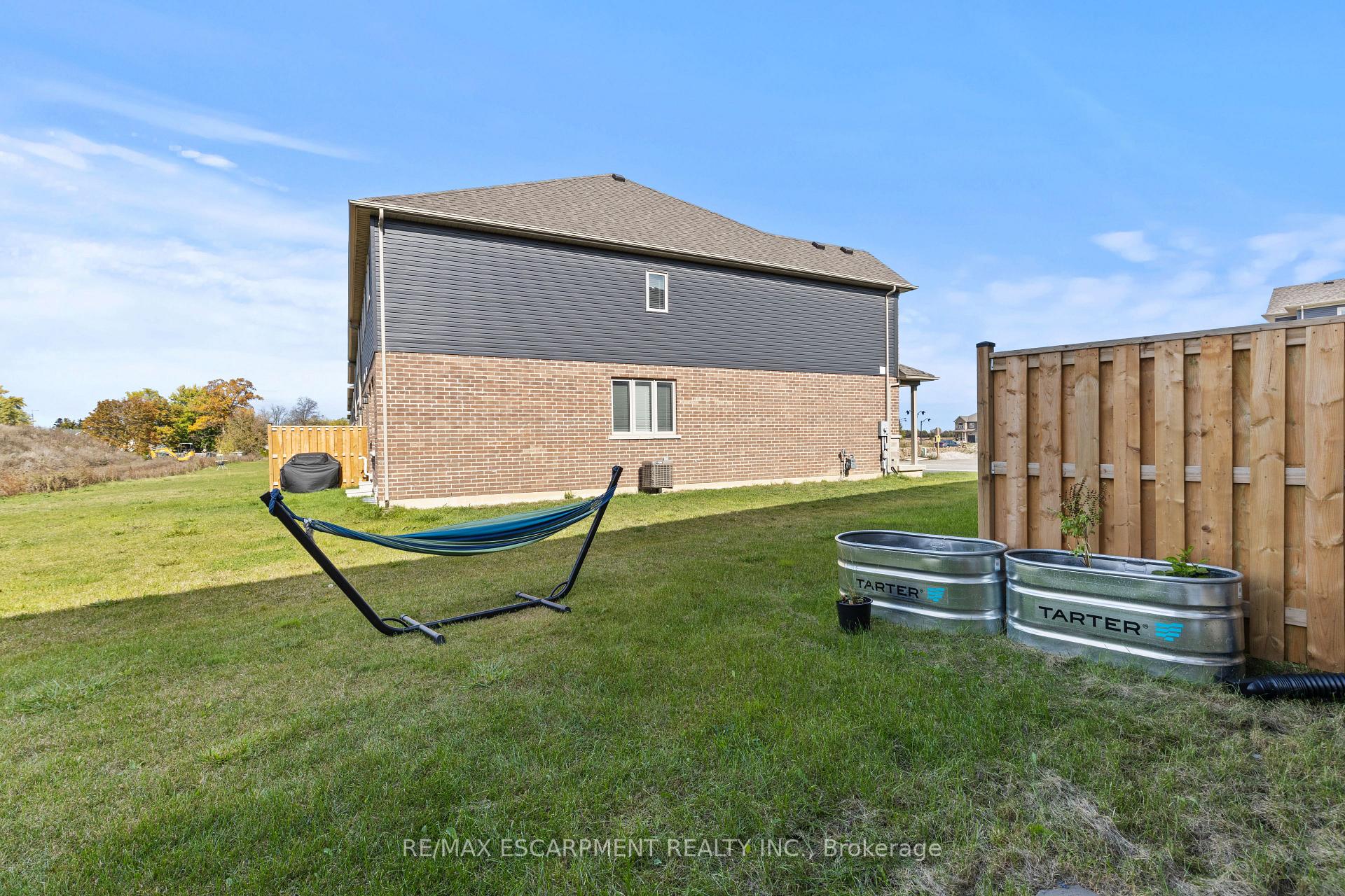 Photo 42 of 23 Zoe Lane, Hamilton, Rural Glanbrook — HOMEH