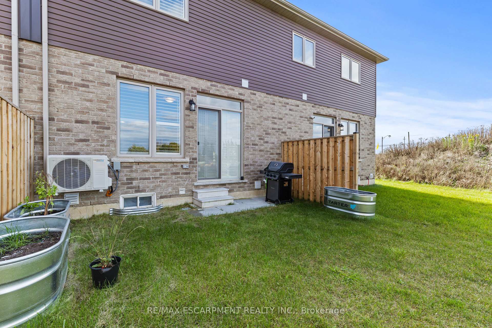 Photo 43 of 23 Zoe Lane, Hamilton, Rural Glanbrook — HOMEH
