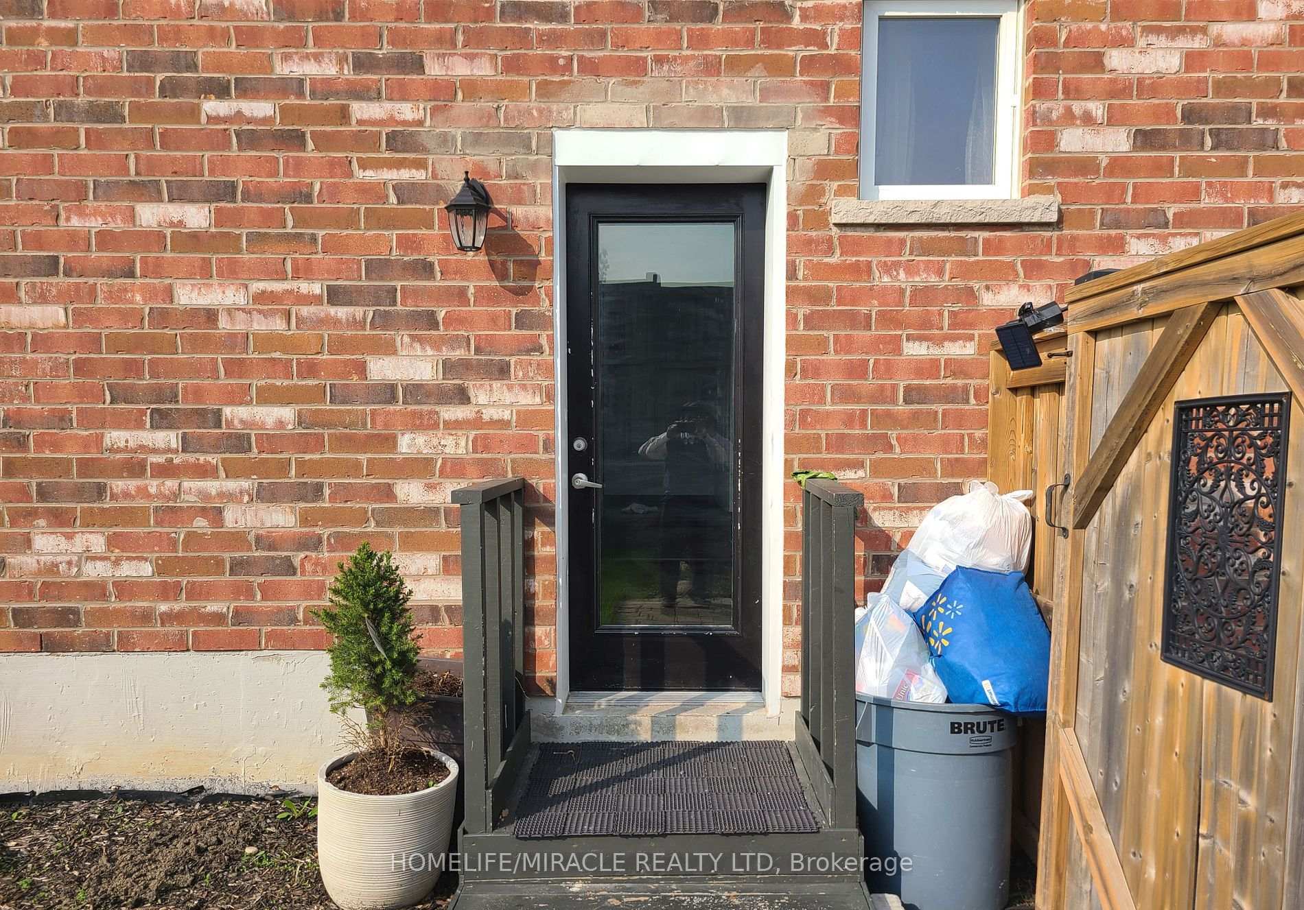 Photo 1 of 150 Gentile Circle, Vaughan, West Woodbridge — HOMEH