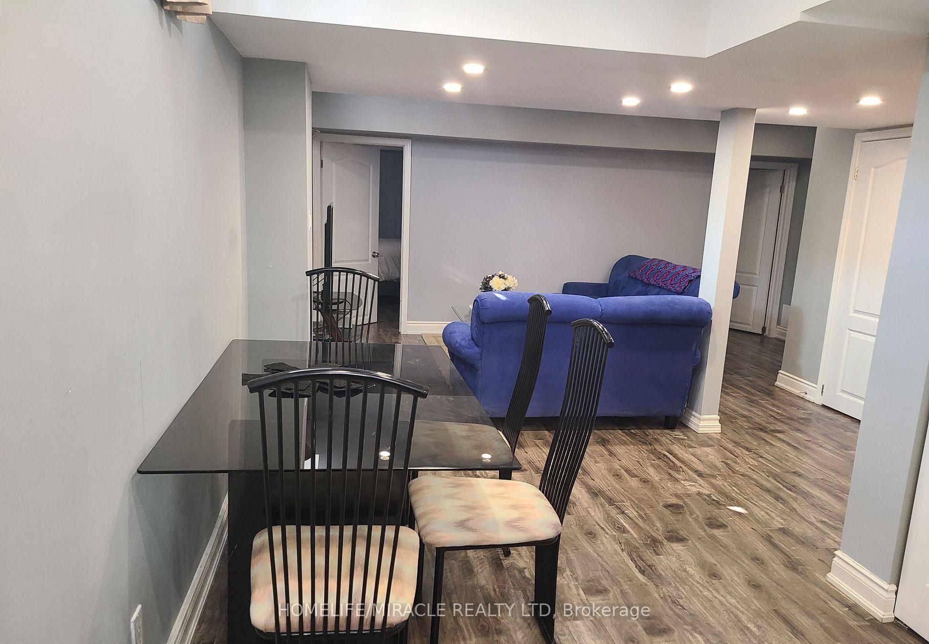 Photo 4 of 150 Gentile Circle, Vaughan, West Woodbridge — HOMEH