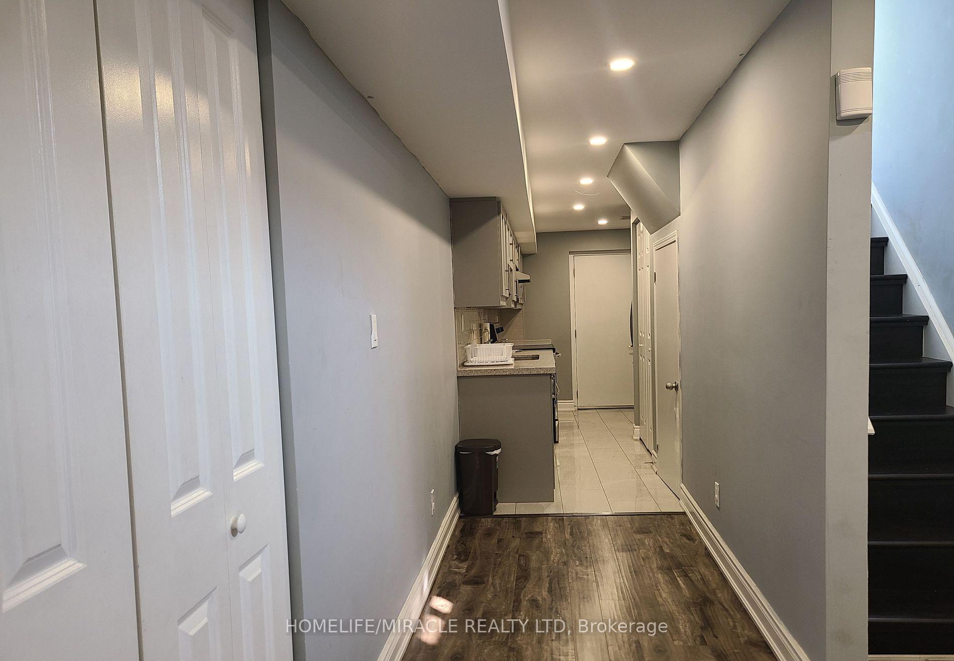 Photo 5 of 150 Gentile Circle, Vaughan, West Woodbridge — HOMEH