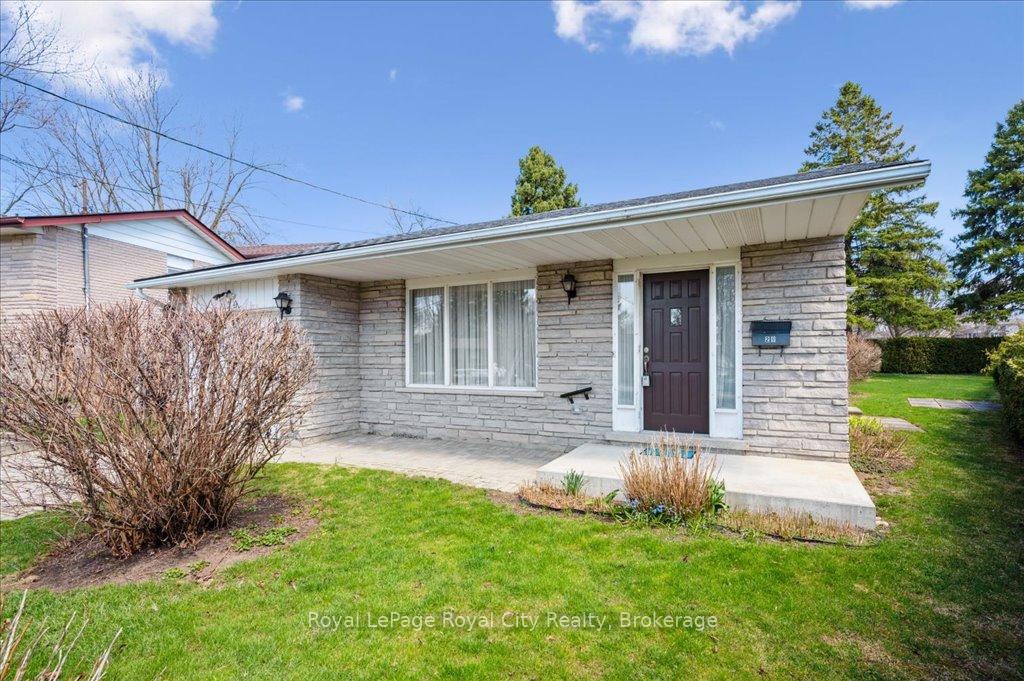 Photo 3 of 29 Vista Terrace, Guelph, Victoria North — HOMEH