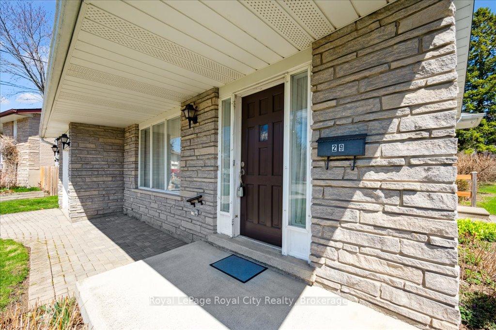 Photo 4 of 29 Vista Terrace, Guelph, Victoria North — HOMEH