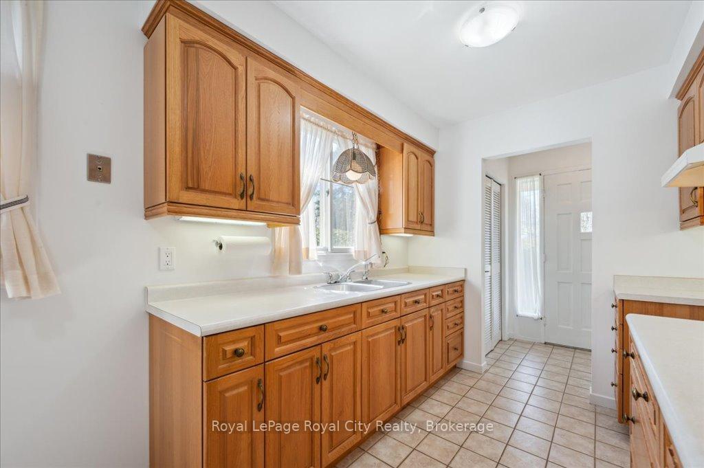 Photo 13 of 29 Vista Terrace, Guelph, Victoria North — HOMEH