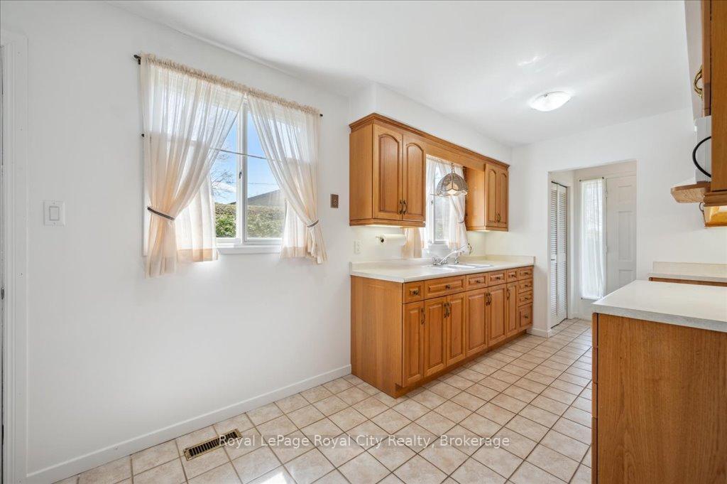 Photo 16 of 29 Vista Terrace, Guelph, Victoria North — HOMEH