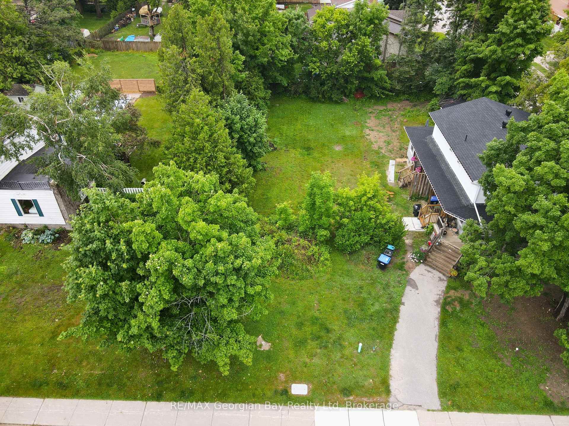Photo 4 of 192 Seventh Street, Midland — HOMEH